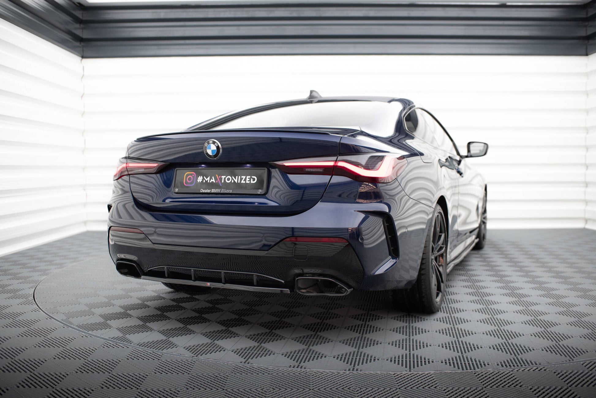 Maxton Mittlerer Diffusor Heck Ansatz für BMW 4er M440i G22 schwarz Hochglanz