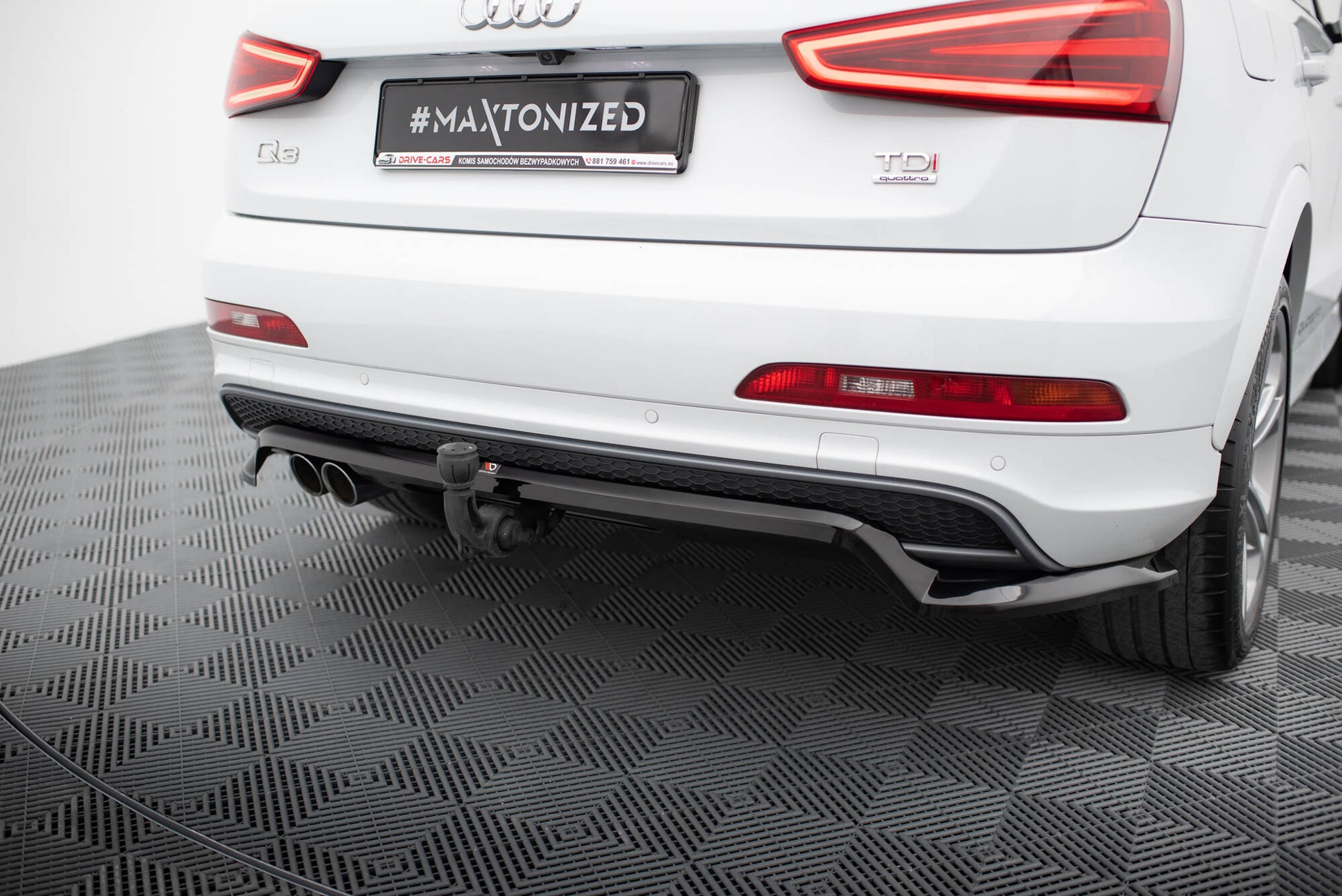 Maxton Hinten Splitter (mit einem vertikalem balken) Audi Q3 S-line 8U schwarz Hochglanz