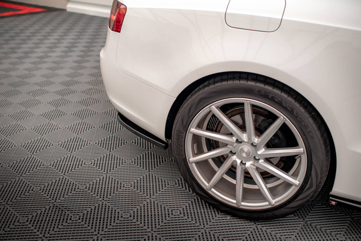 Maxton Mittlerer Diffusor Heck Ansatz DTM Look für Audi A5 Coupe 8T Facelift schwarz Hochglanz