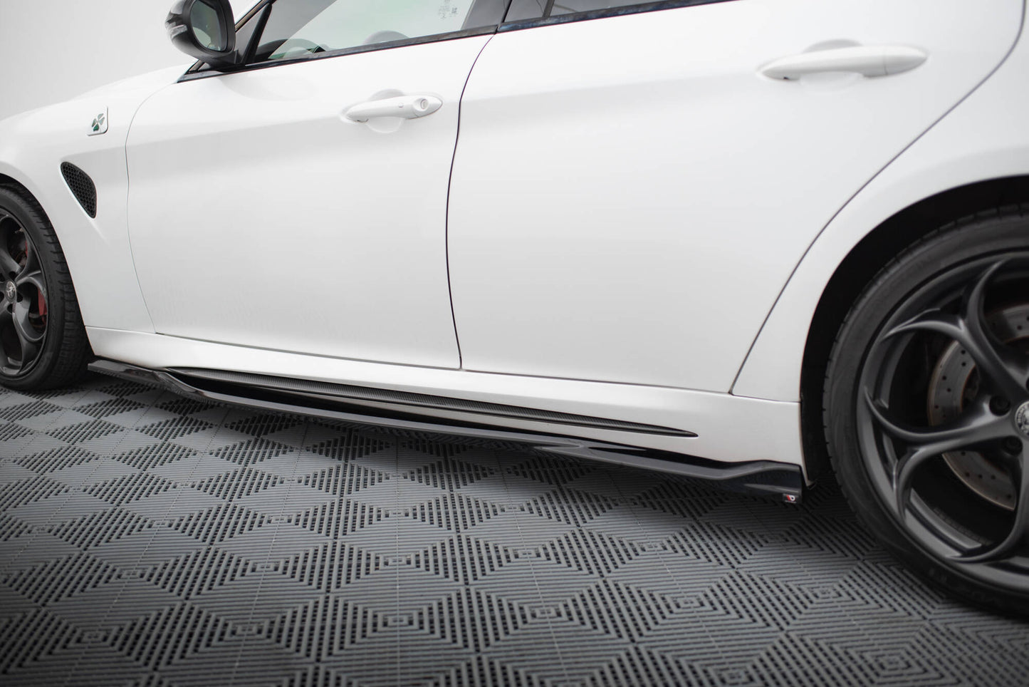 Maxton Seitenschweller Ansatz für Alfa Romeo Giulia Quadrifoglio schwarz Hochglanz