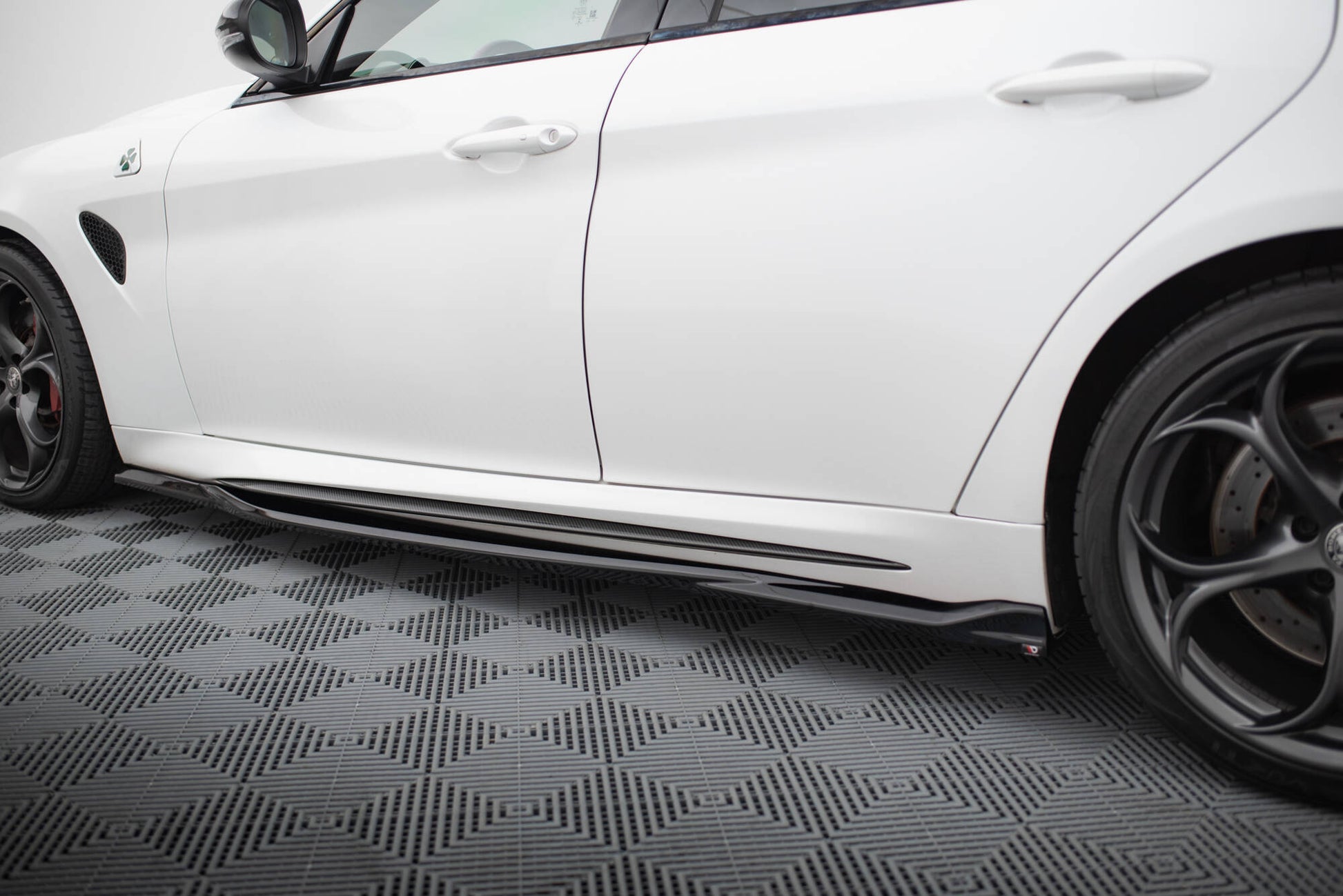 Maxton Seitenschweller Ansatz für Alfa Romeo Giulia Quadrifoglio schwarz Hochglanz