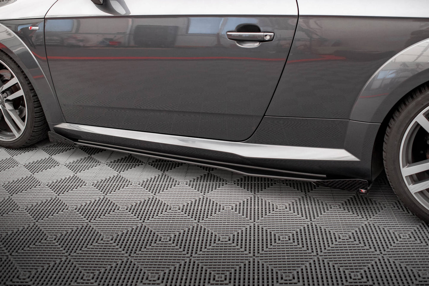 Maxton Street Pro Seitenschweller Ansatz für + Flaps Audi TT S / S-Line 8S schwarz Hochglanz