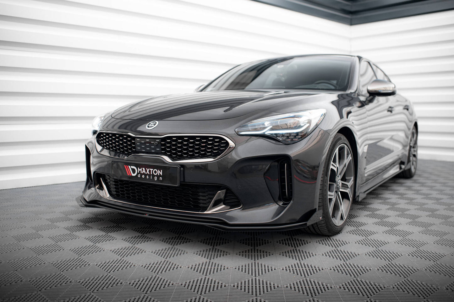 Maxton Street Pro Front Ansatz für +Flaps für + Flaps Kia Stinger GT / GT-Line / Standard Mk1 schwarz Hochglanz
