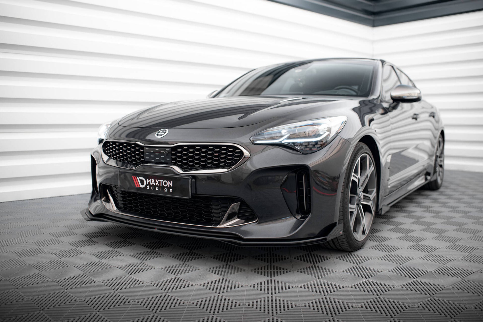 Maxton Street Pro Front Ansatz für +Flaps für + Flaps Kia Stinger GT / GT-Line / Standard Mk1 schwarz Hochglanz