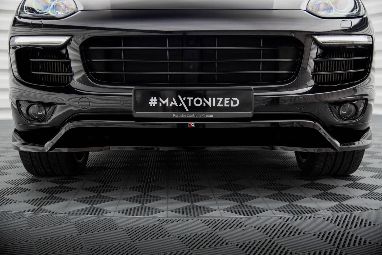 Maxton Front Ansatz für Porsche Cayenne Mk2 Facelift schwarz Hochglanz