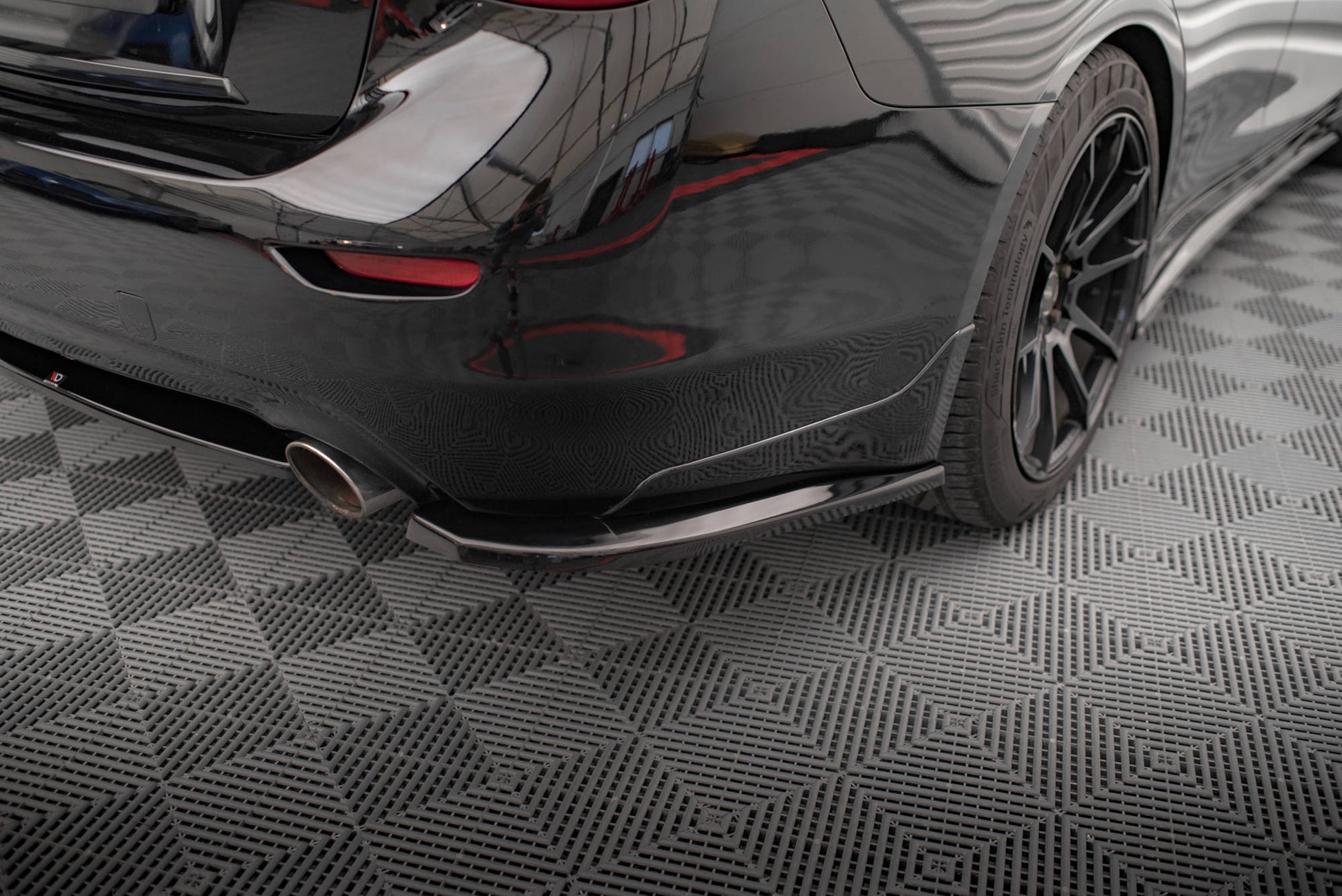 Maxton Heck Ansatz Flaps Diffusor V.1 für Infiniti Q50 S Mk1 schwarz Hochglanz