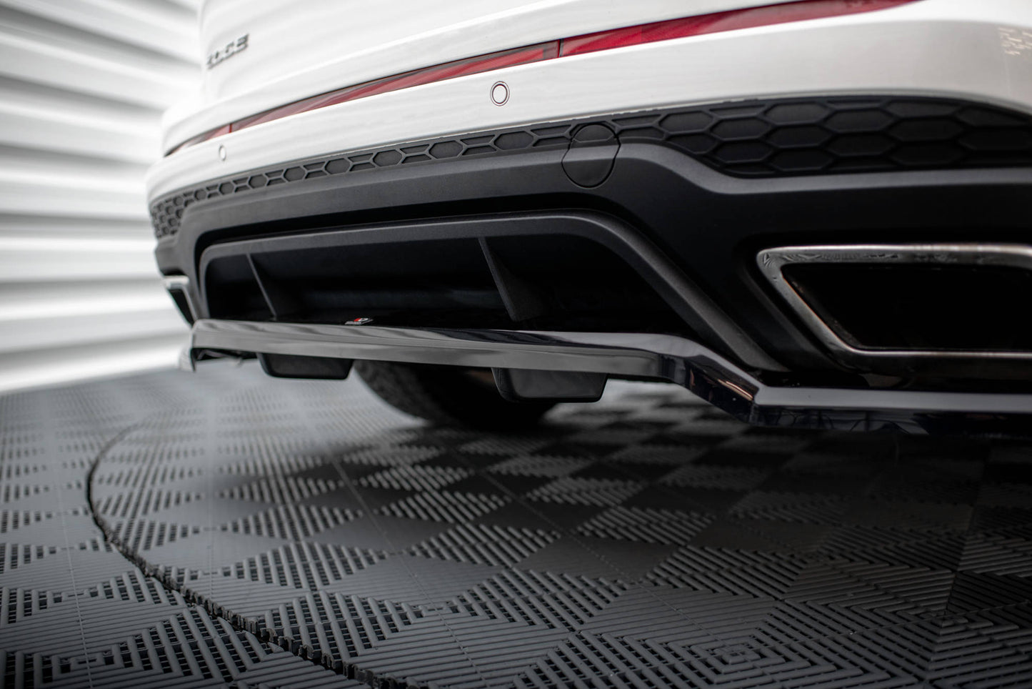 Maxton Mittlerer Diffusor Heck Ansatz DTM Look für Ford Edge Sport Mk2 schwarz Hochglanz