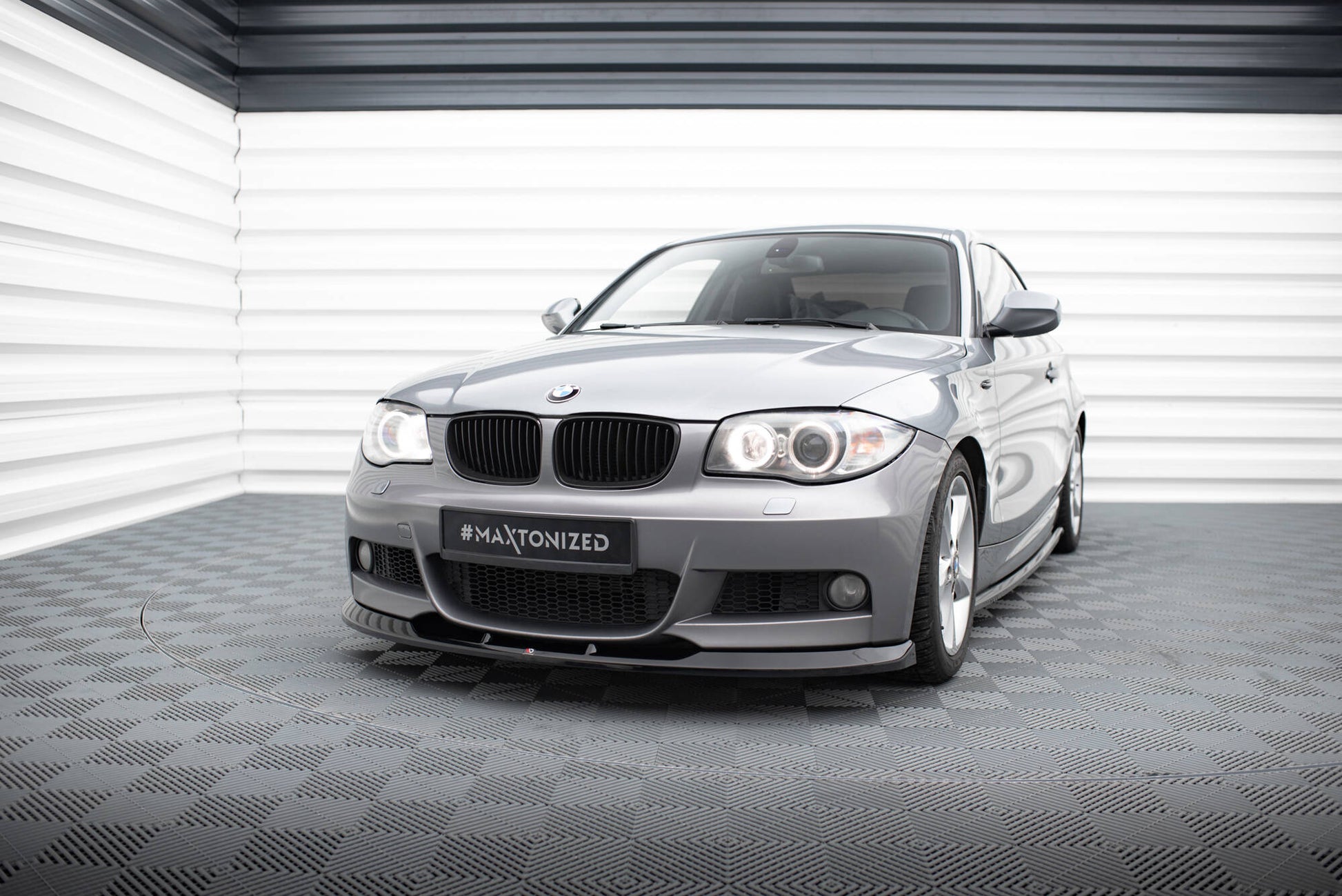 Maxton Front Ansatz V.2 für BMW 1er M-Paket E82 schwarz Hochglanz