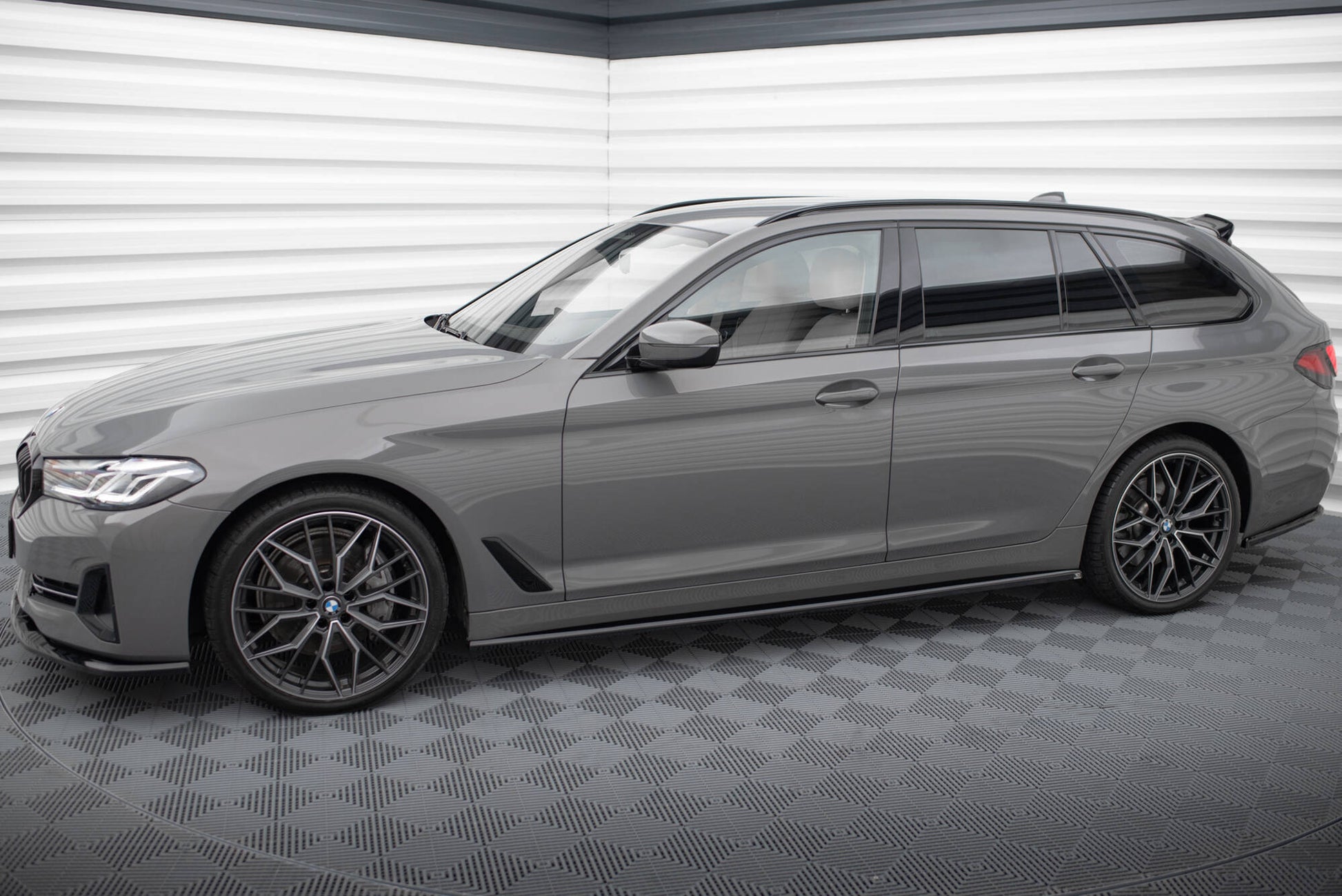Maxton Seitenschweller Ansatz für BMW 5er G30 / G31 Facelift schwarz Hochglanz