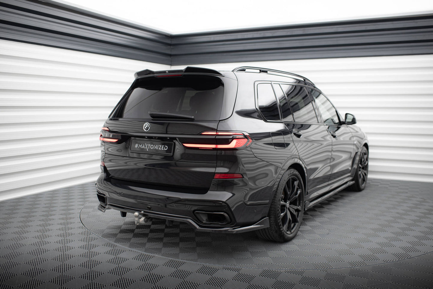 Maxton Mittlerer Diffusor Heck Ansatz DTM Look für BMW X7 M-Paket G07 Facelift schwarz Hochglanz