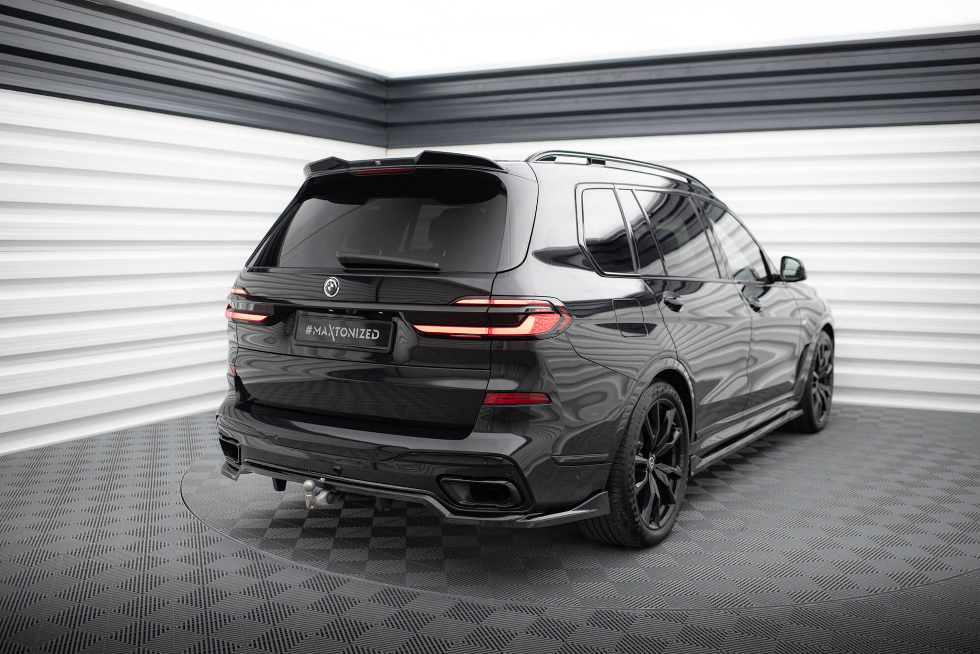 Maxton Mittlerer Diffusor Heck Ansatz DTM Look für BMW X7 M-Paket G07 Facelift schwarz Hochglanz