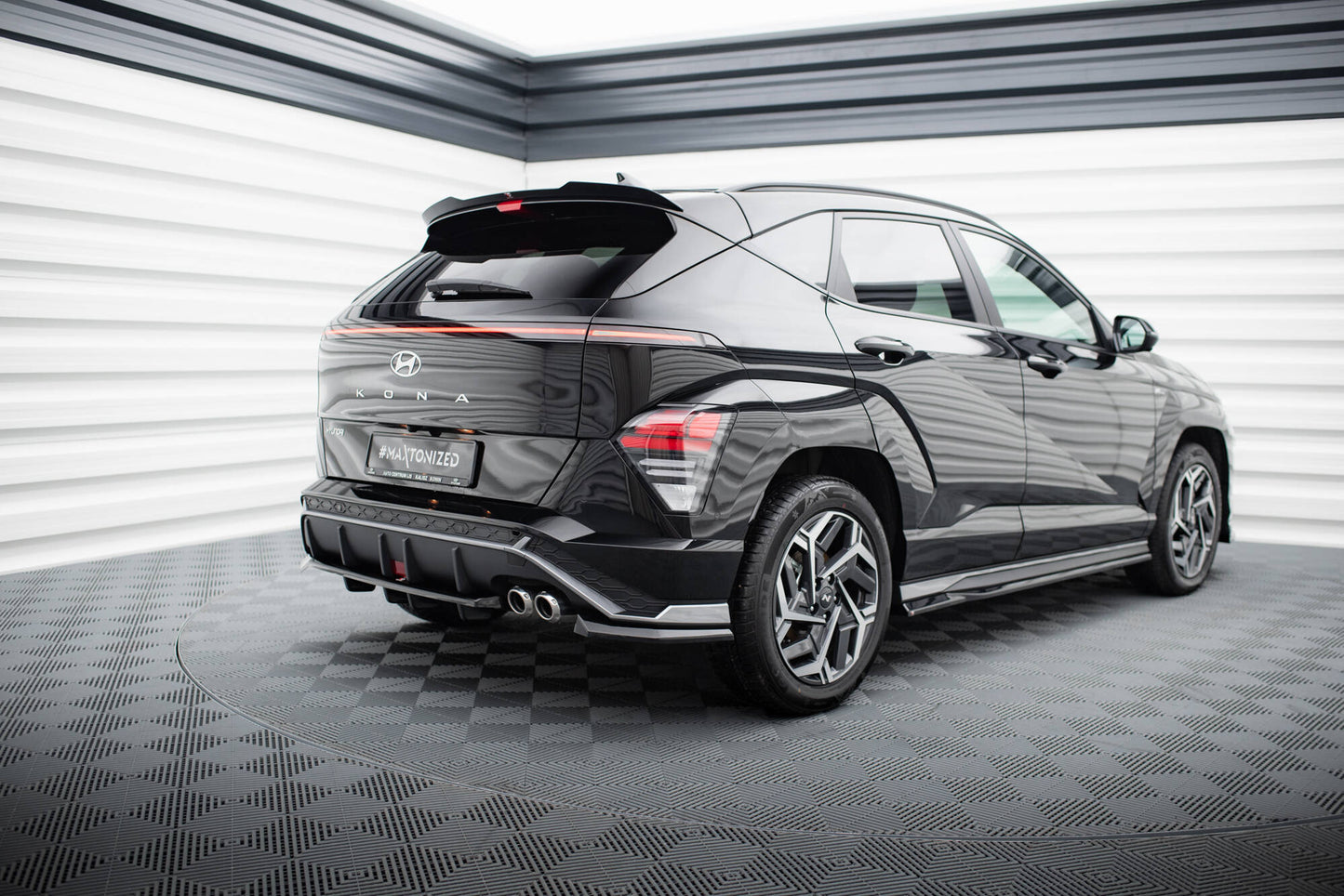Maxton Spoiler CAP für Hyundai Kona N-Line Mk2 schwarz Hochglanz