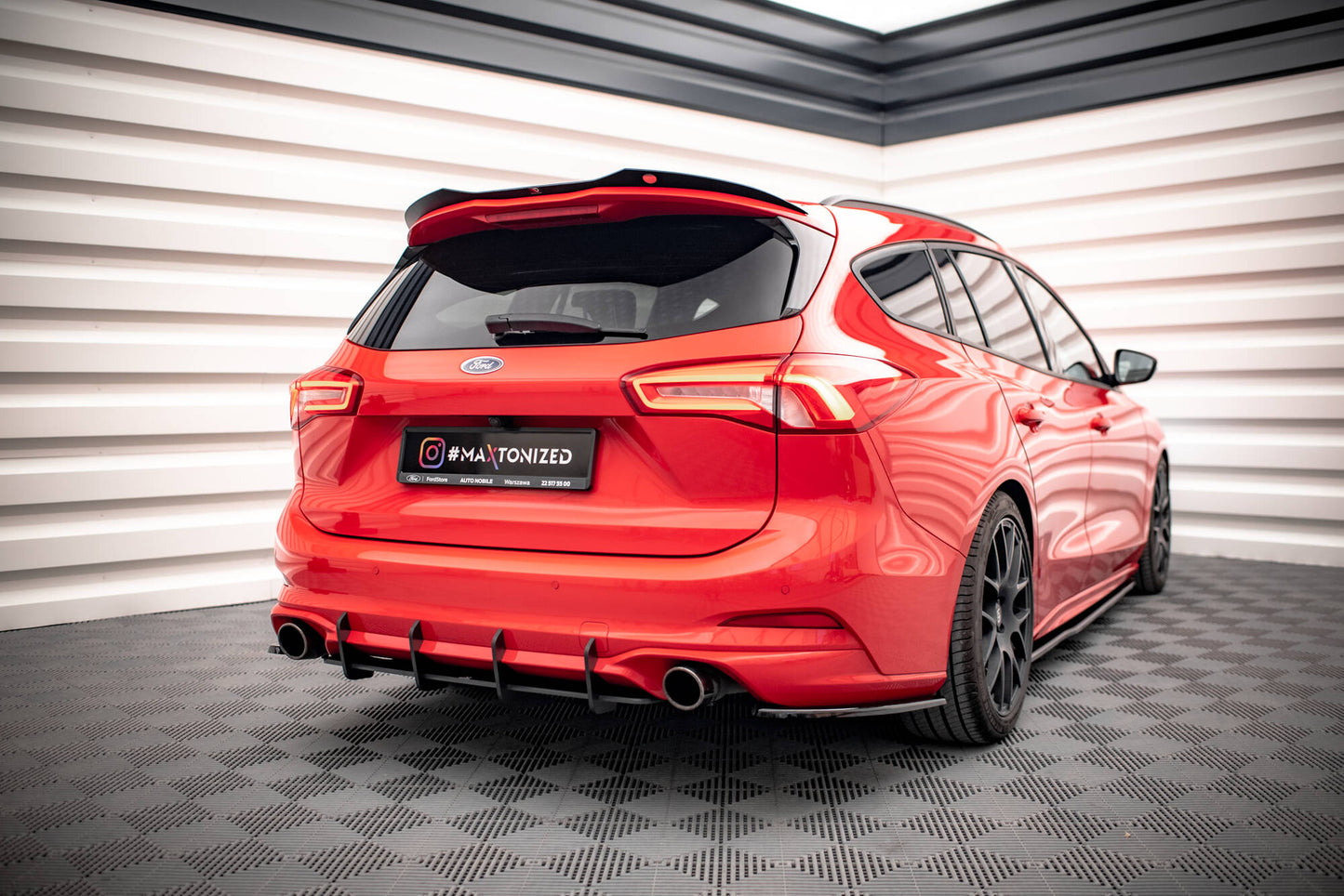 Maxton Heck Ansatz Flaps Diffusor V.5 für Ford Focus Kombi ST Mk4 schwarz Hochglanz