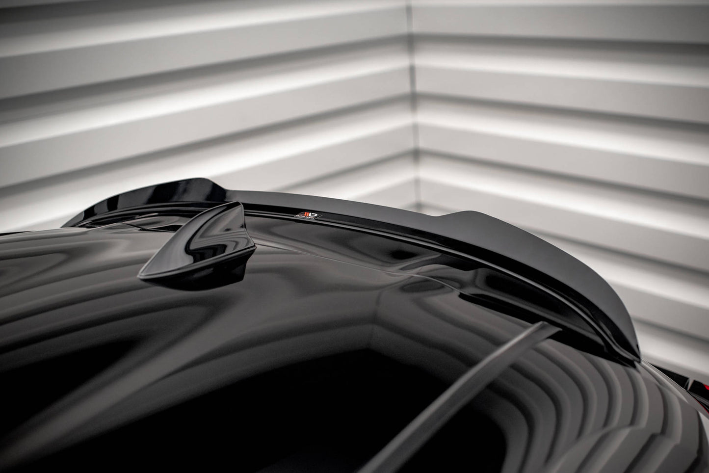 Maxton Spoiler CAP V.2 für Toyota Yaris Mk4 schwarz Hochglanz