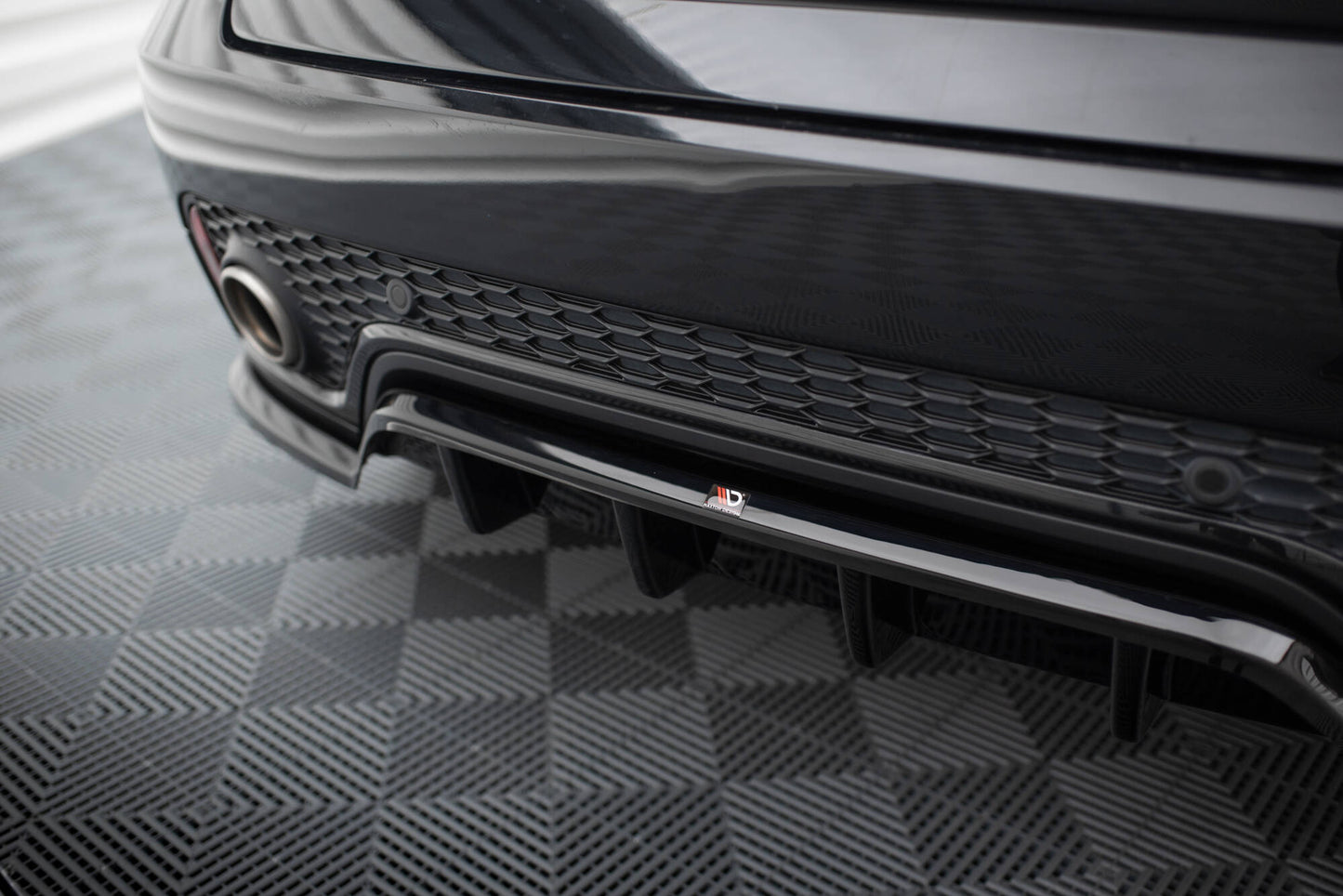 Maxton Mittlerer Diffusor Heck Ansatz DTM Look für Jaguar E-Pace R-Dynamic Mk1 schwarz Hochglanz