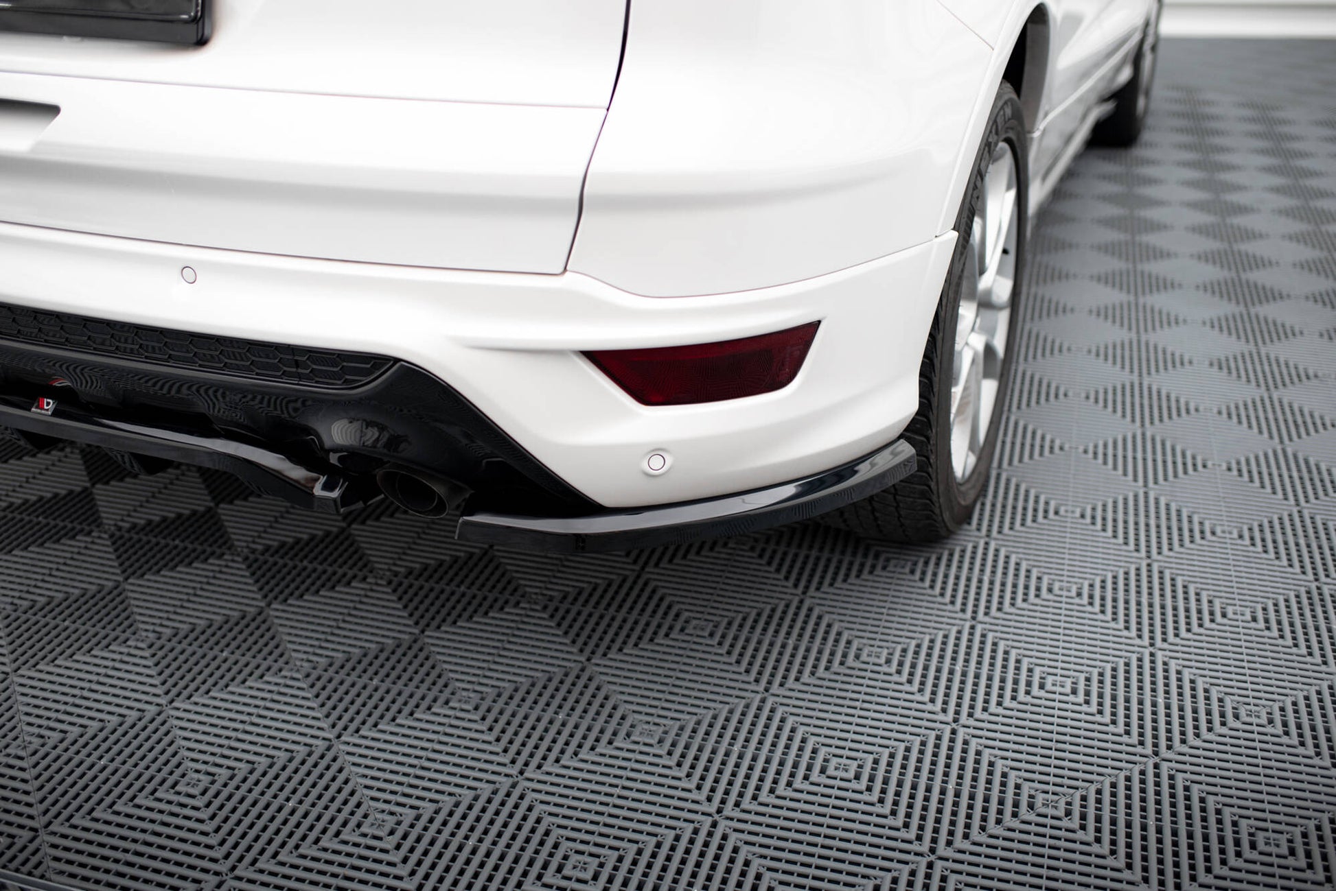 Maxton Heck Ansatz Flaps Diffusor für Ford Kuga ST-Line Mk2 schwarz Hochglanz