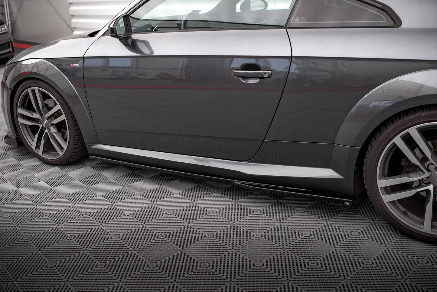 Maxton Seitenschweller Ansatz für Audi TT S-Line 8S schwarz Hochglanz