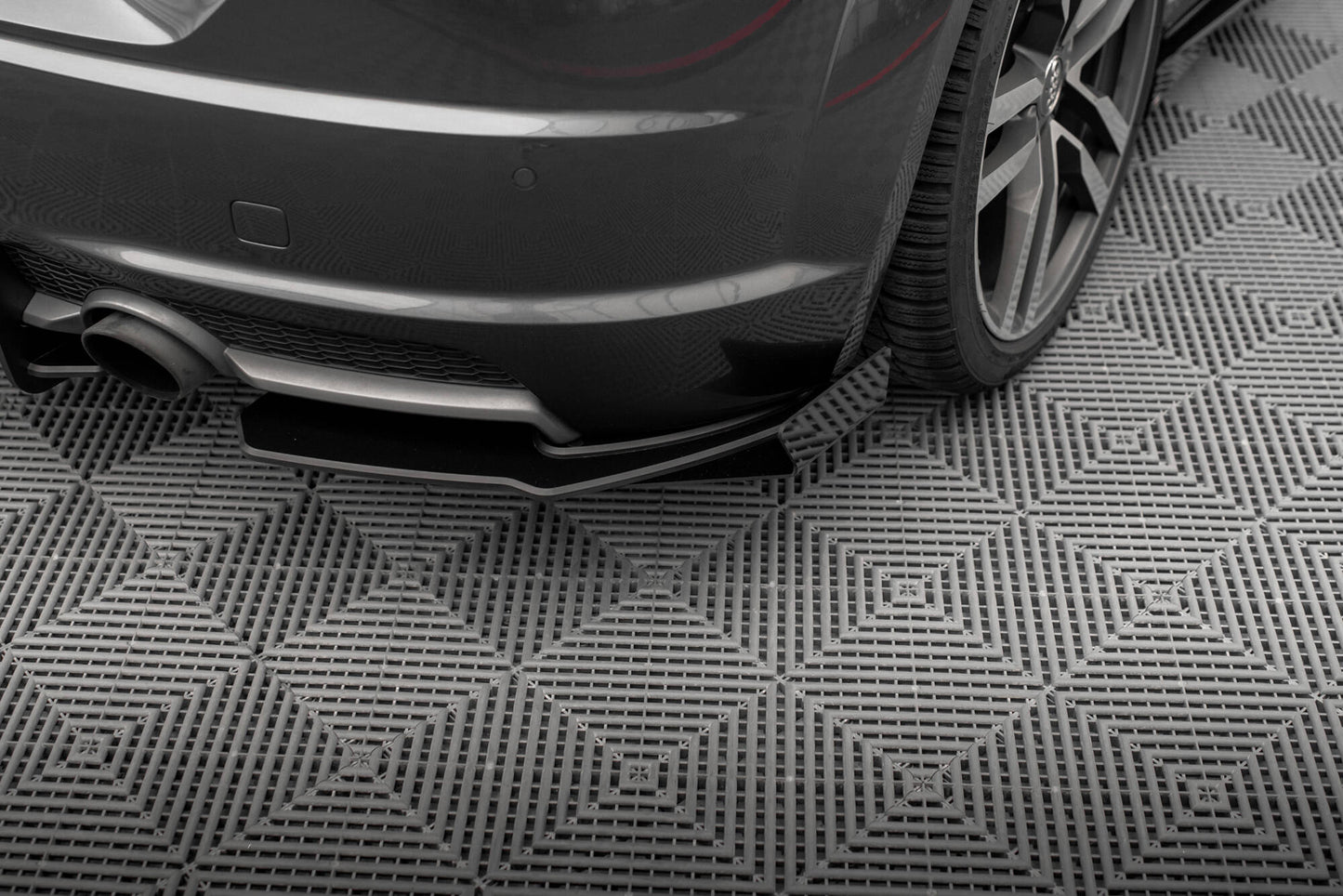 Maxton Hintere Seiten Flaps für Audi TT S-Line 8S schwarz Hochglanz