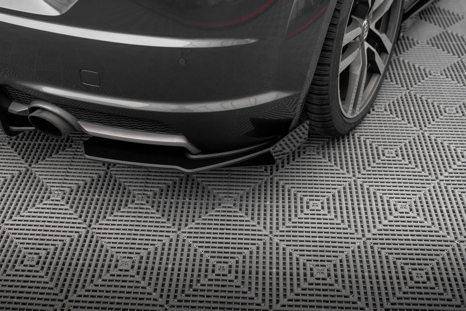 Maxton Hintere Seiten Flaps für Audi TT S-Line 8S schwarz Hochglanz