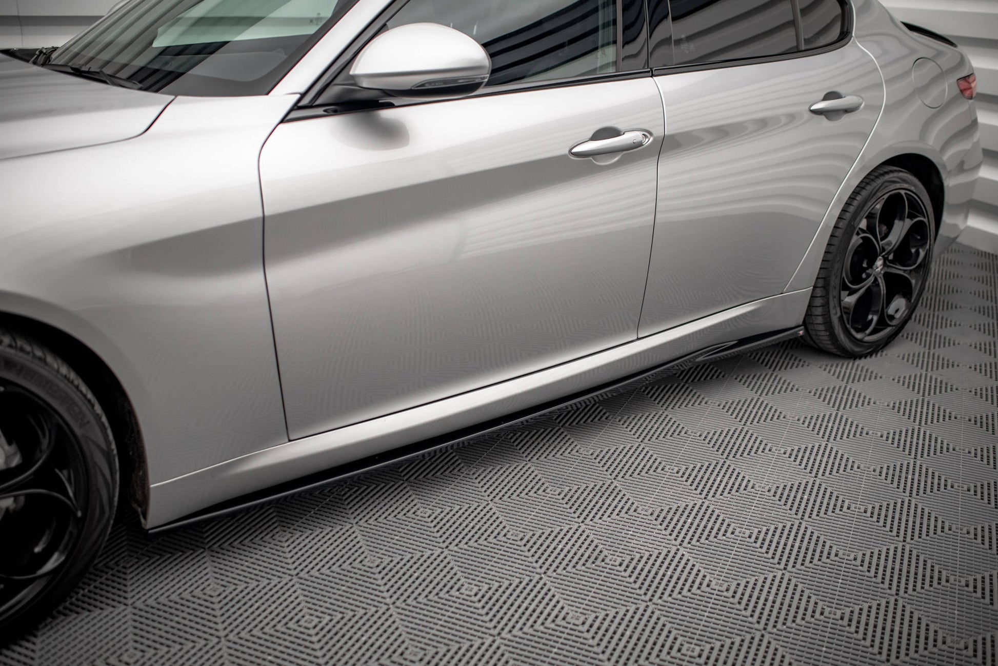 Maxton Seitenschweller Ansatz für Alfa Romeo Giulia Sport schwarz Hochglanz