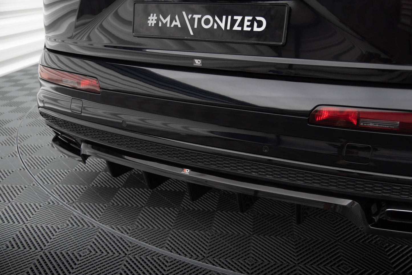 Maxton Mittlerer Diffusor Heck Ansatz DTM Look für Audi SQ7 Mk2 schwarz Hochglanz