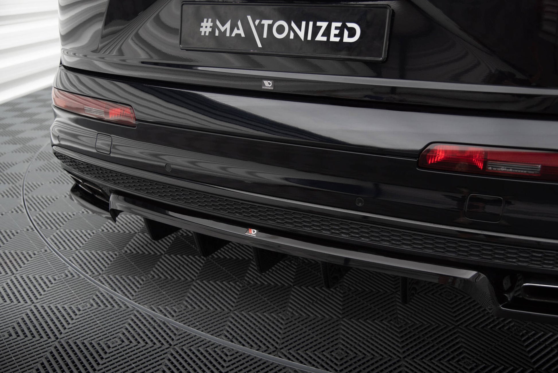 Maxton Mittlerer Diffusor Heck Ansatz DTM Look für Audi SQ7 Mk2 schwarz Hochglanz