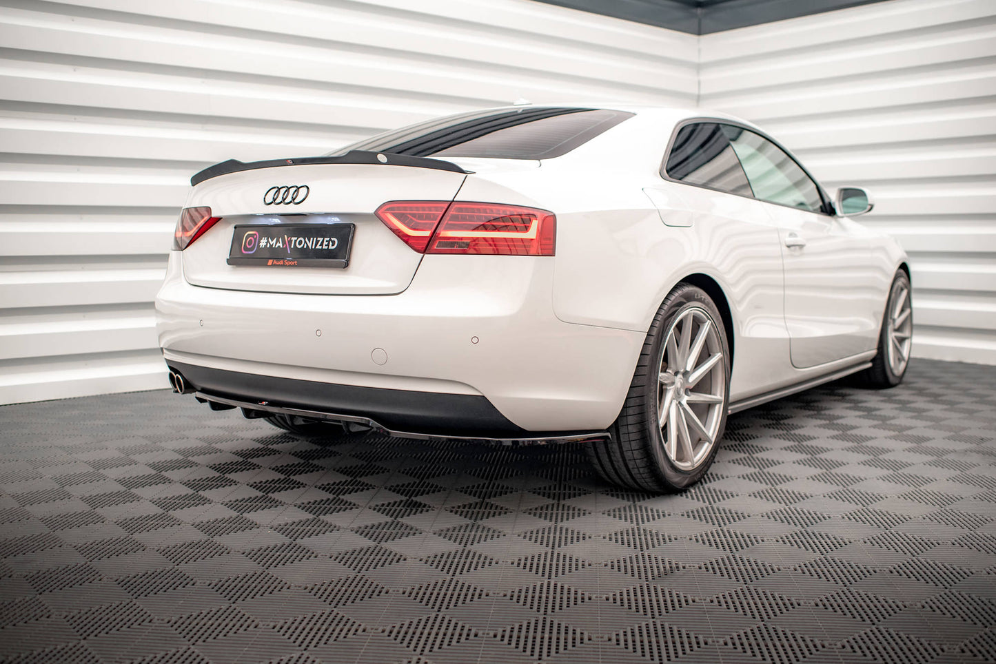Maxton Mittlerer Diffusor Heck Ansatz DTM Look für Audi A5 Coupe 8T Facelift schwarz Hochglanz