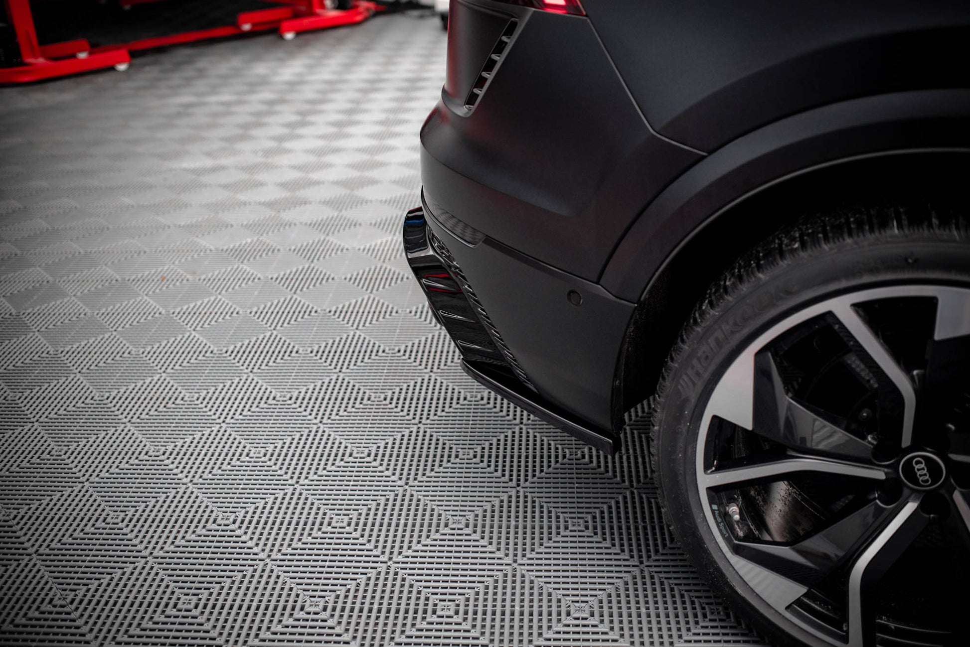 Maxton Heck Ansatz Flaps Diffusor V.2 für Audi RSQ8 Mk1 schwarz Hochglanz