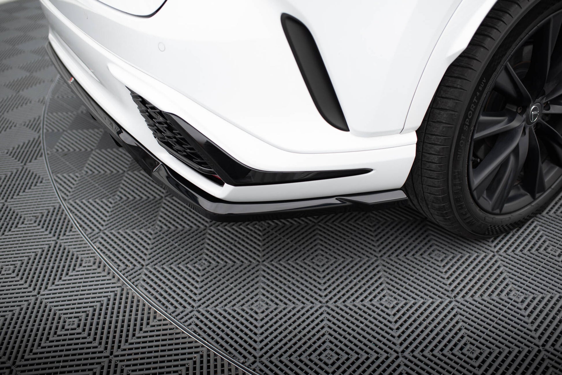 Maxton Mittlerer Diffusor Heck Ansatz DTM Look für Lexus RX F-Sport Mk5 schwarz Hochglanz
