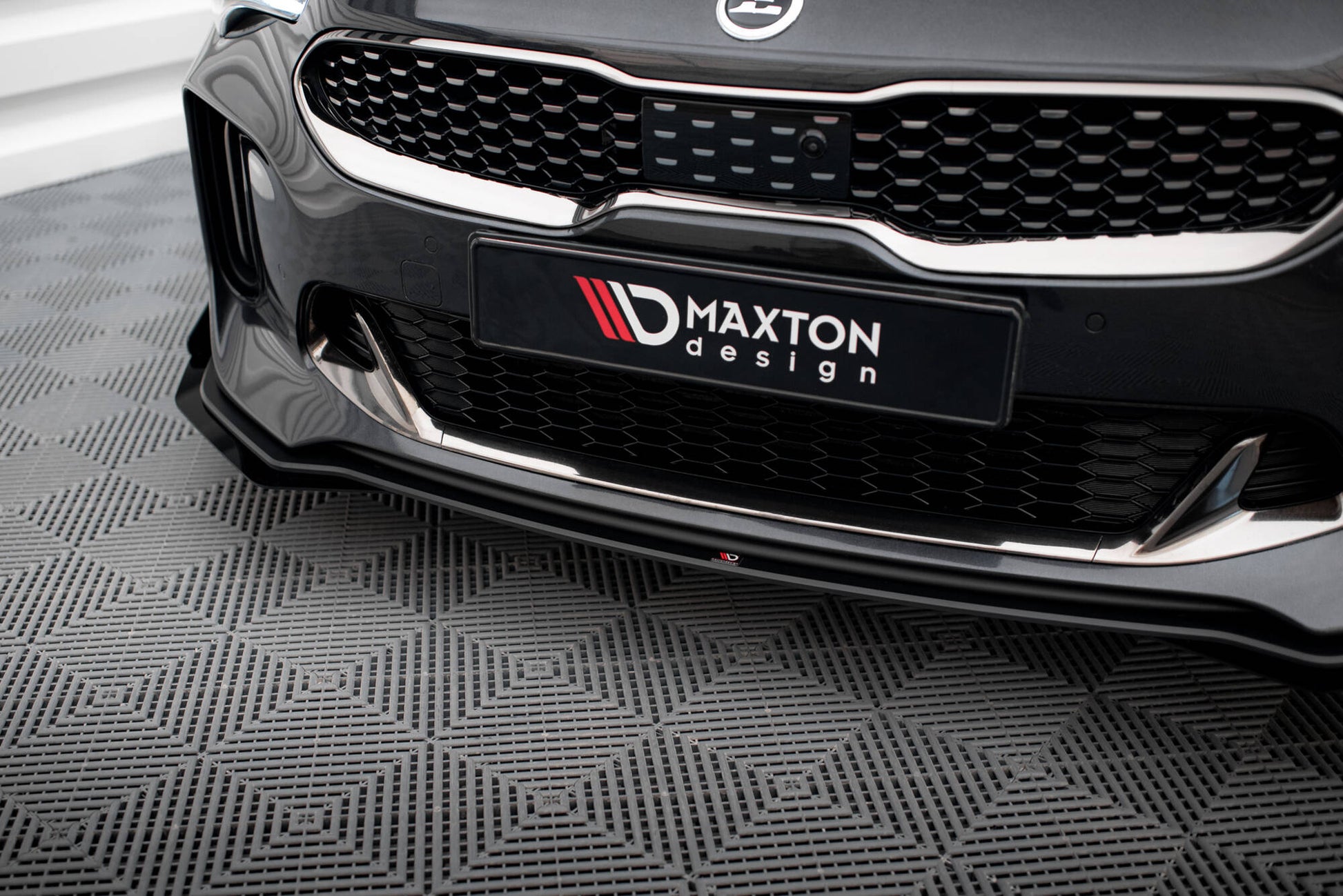 Maxton Street Pro Front Ansatz für +Flaps für + Flaps Kia Stinger GT / GT-Line / Standard Mk1 schwarz Hochglanz