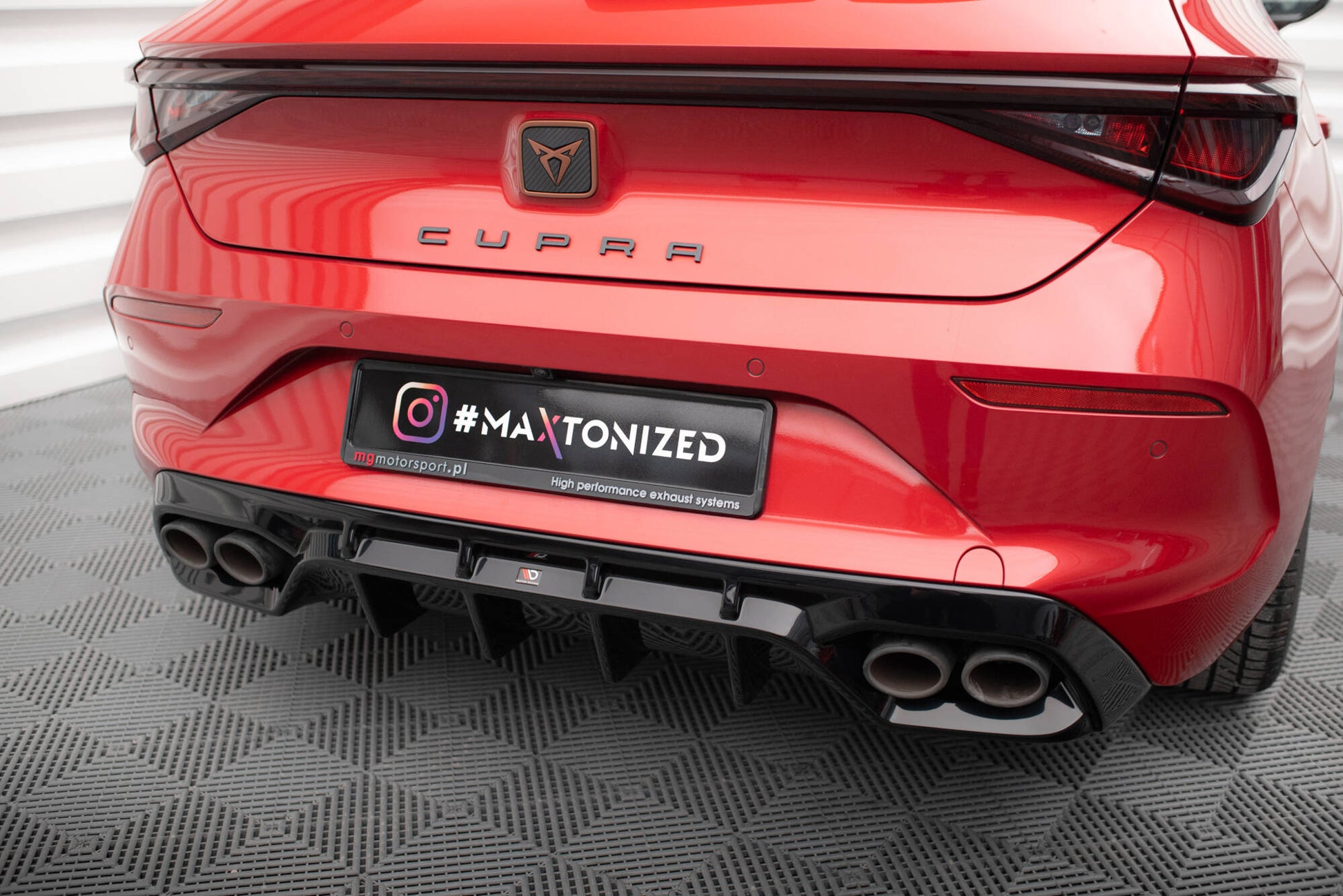 Maxton Diffusor Heck Ansatz für Cupra Leon Hatchback Mk1 schwarz Hochglanz