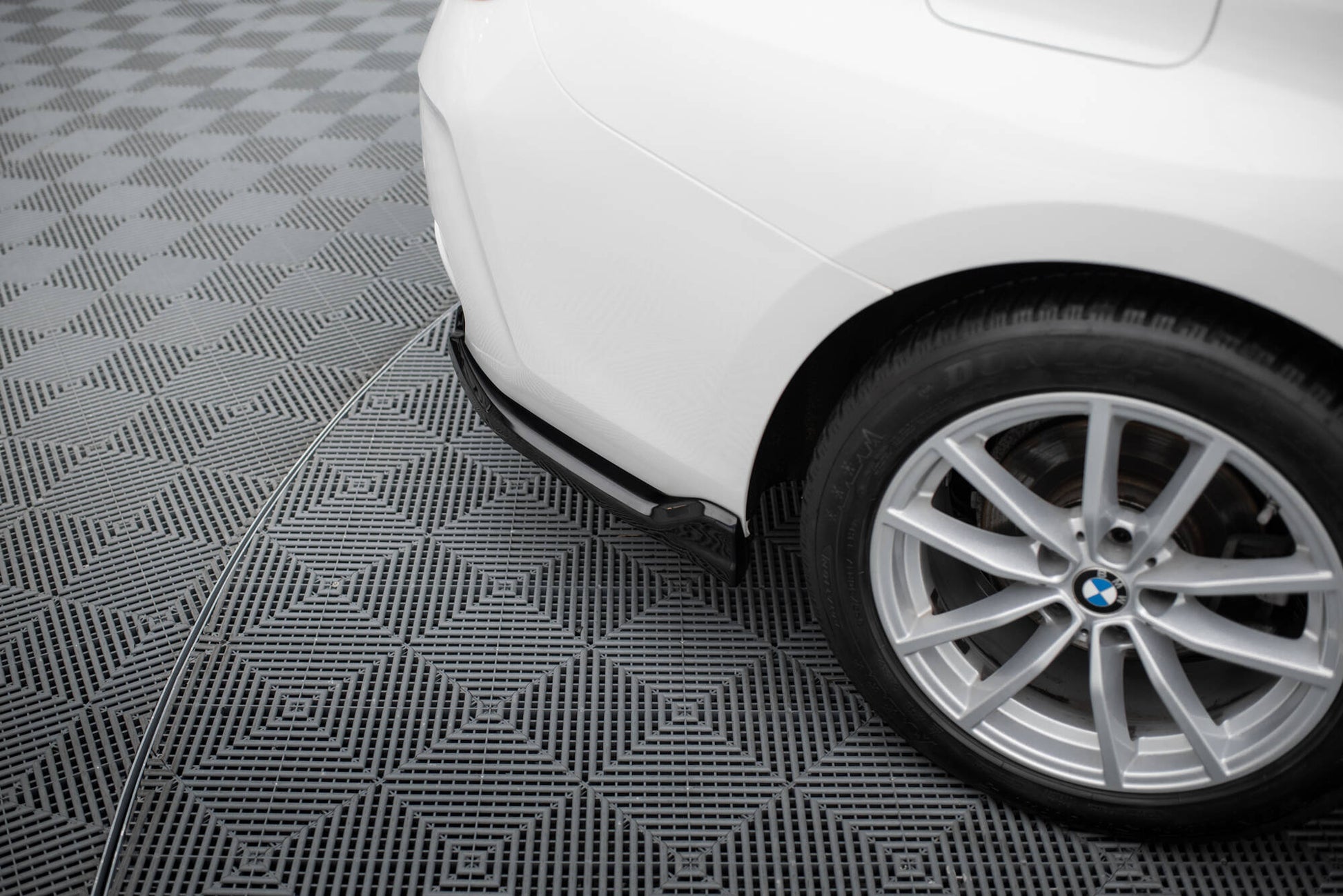 Maxton Heck Ansatz Flaps Diffusor für BMW 3er Limousine / Touring G20 / G21 Facelift schwarz Hochglanz
