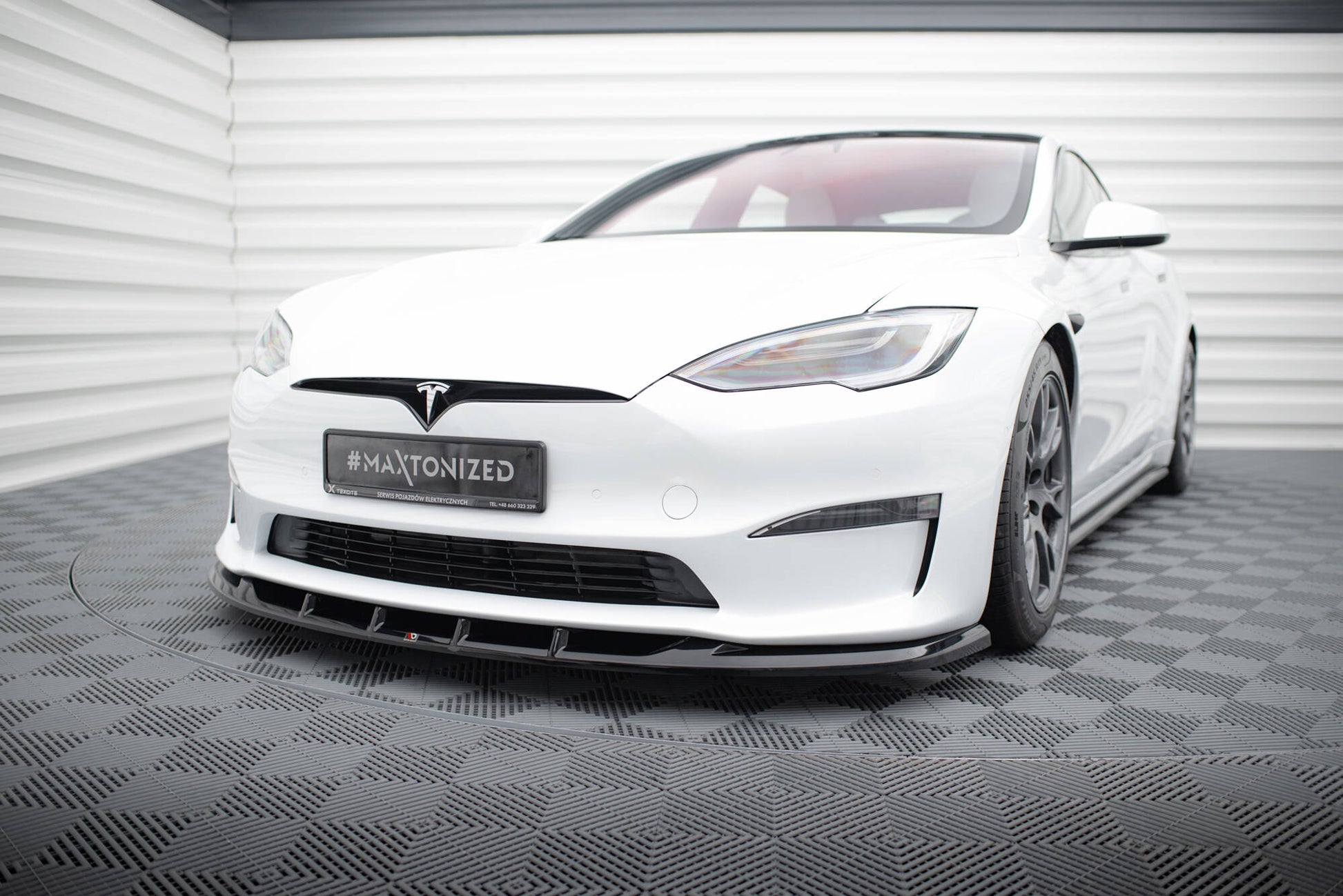Maxton Front Ansatz V.3 für Tesla Model S Plaid Mk1 Facelift schwarz Hochglanz