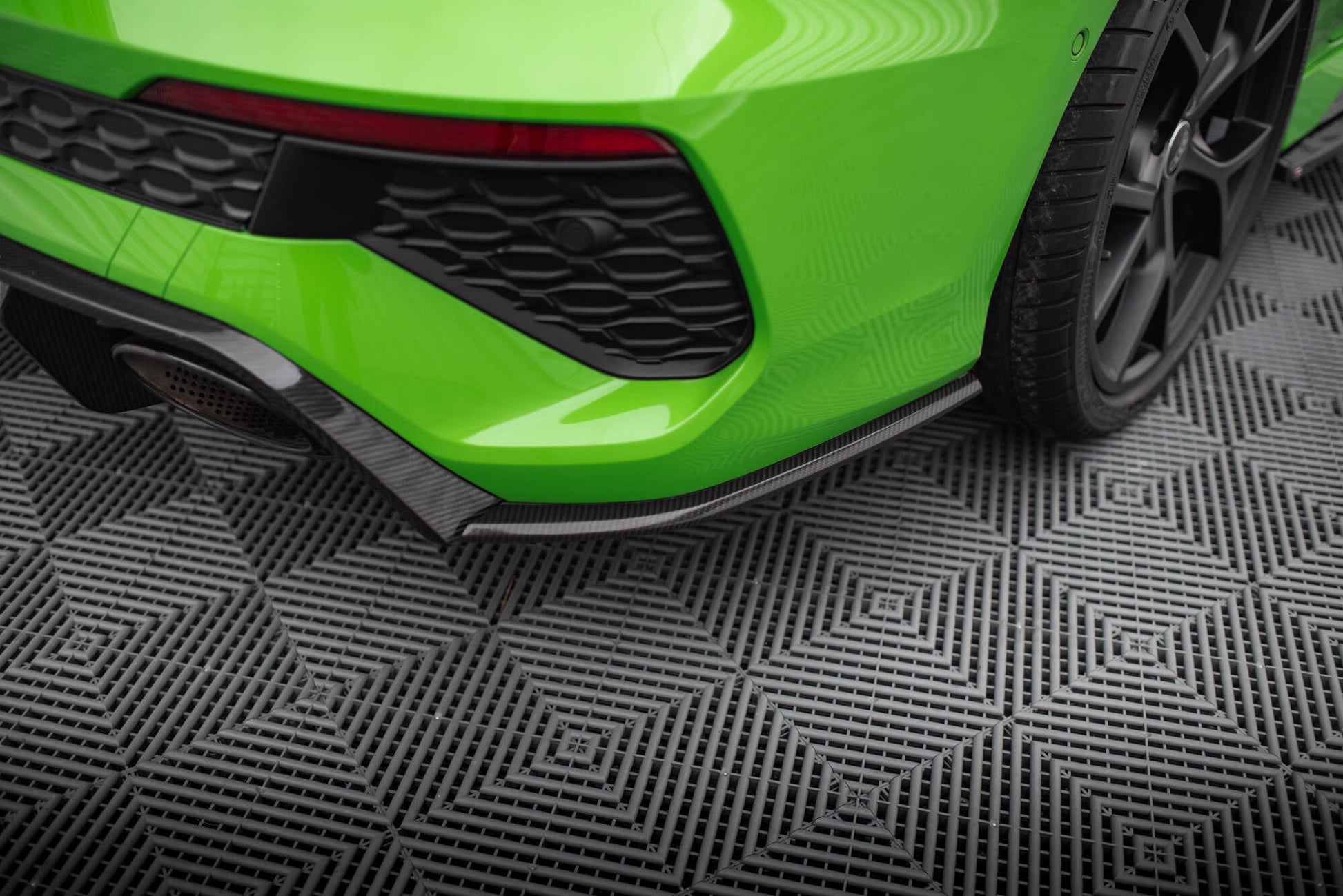 Maxton Carbon Fiber Heck Ansatz Flaps Diffusor V.2 für  Audi RS3 Limousine 8Y