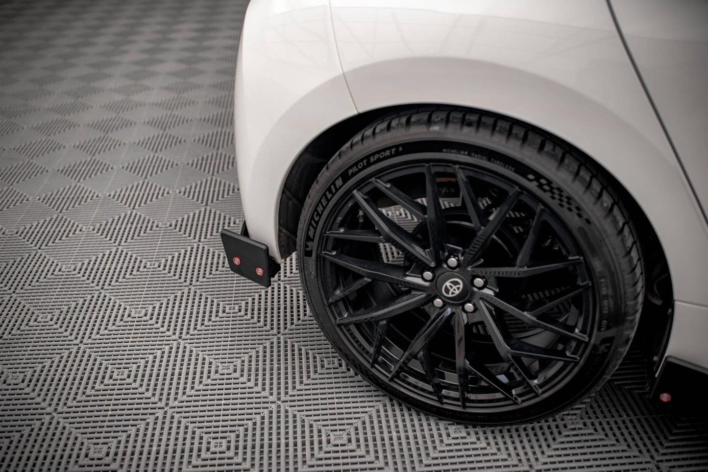 Maxton Mittlerer Diffusor Heck Ansatz V.1 +Flaps für  Toyota Yaris Mk4