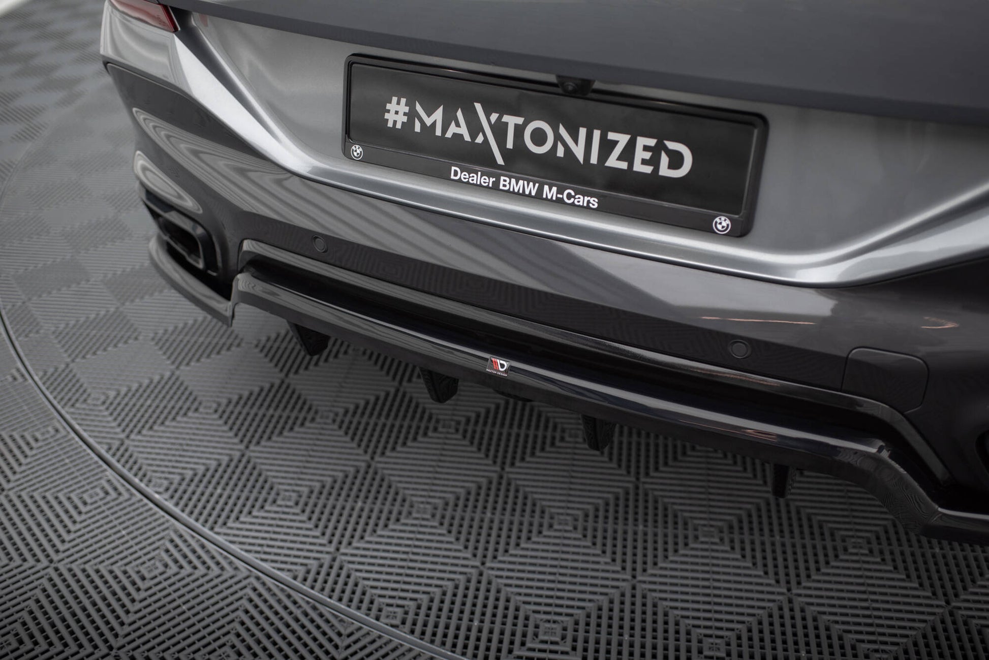 Maxton Mittlerer Diffusor Heck Ansatz DTM Look für V.1 BMW X6 M-Paket G06 Facelift schwarz Hochglanz