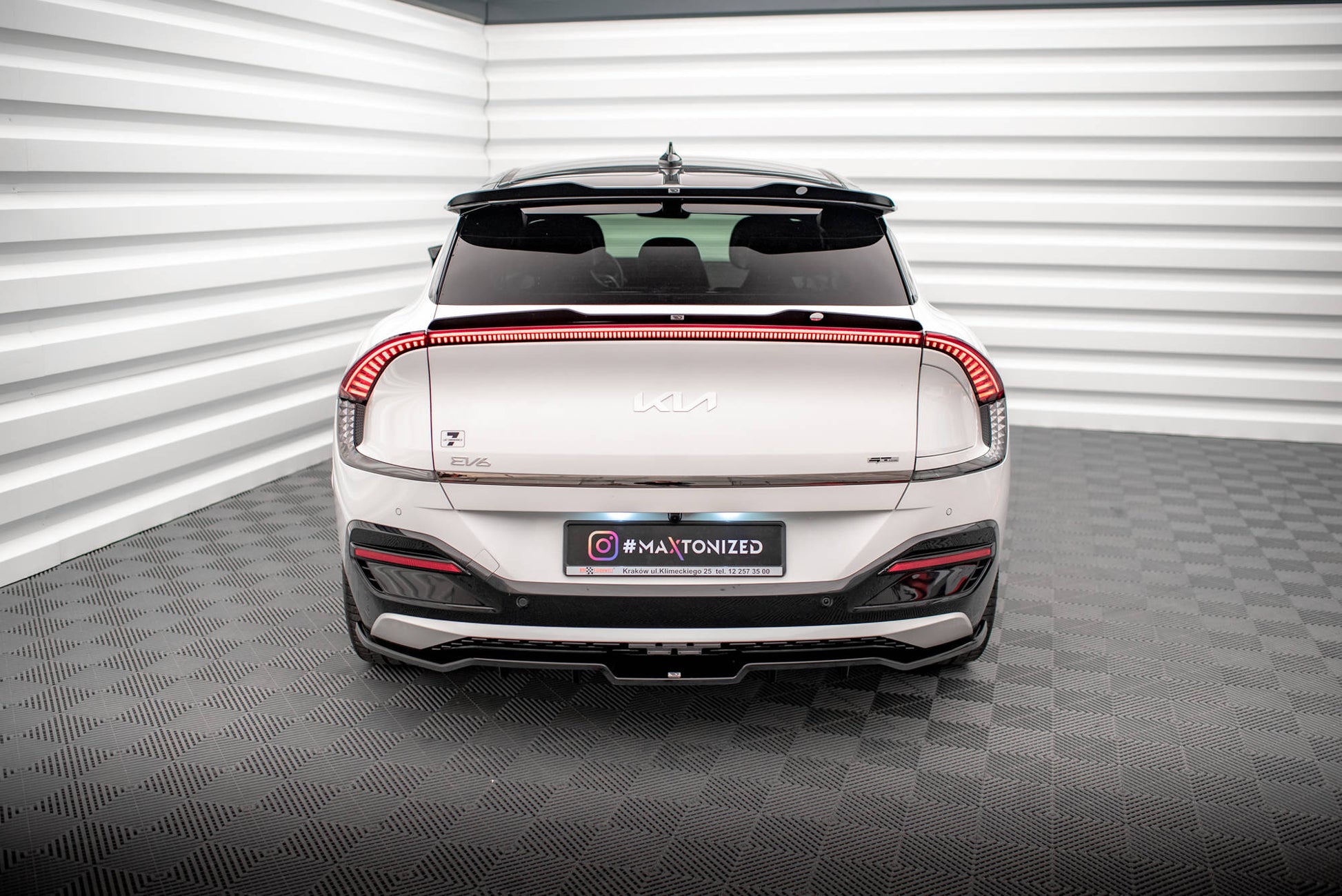 Maxton Höher Spoiler CAP für Kia EV6 GT-Line Mk1 schwarz Hochglanz