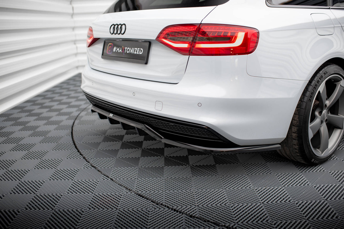 Maxton Mittlerer Diffusor Heck Ansatz DTM Look für Audi A4 Competition B8 Facelift schwarz Hochglanz