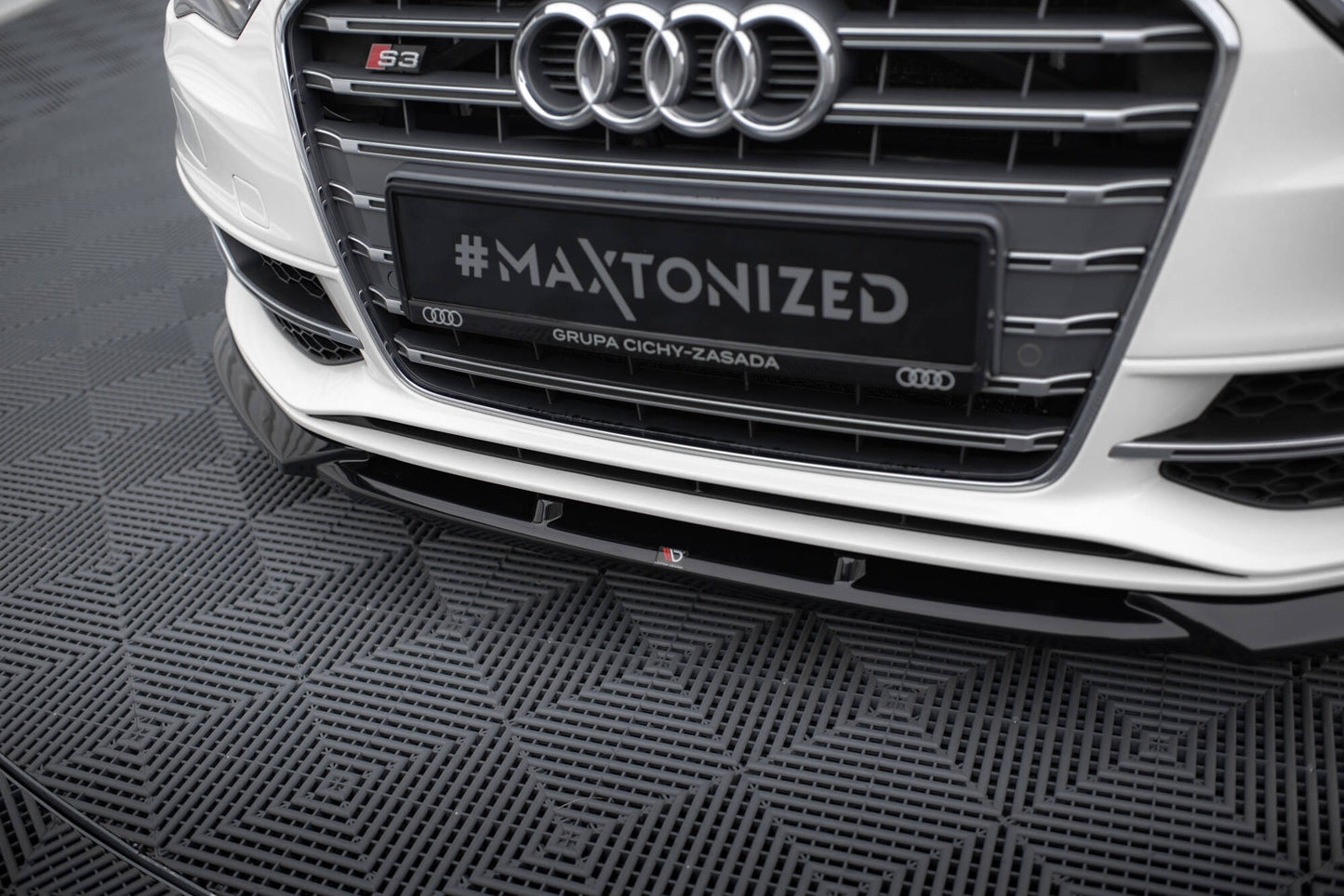 Maxton Front Ansatz V.2 für Audi S3 / A3 S-Line Sportback / Hatchback 8V schwarz Hochglanz