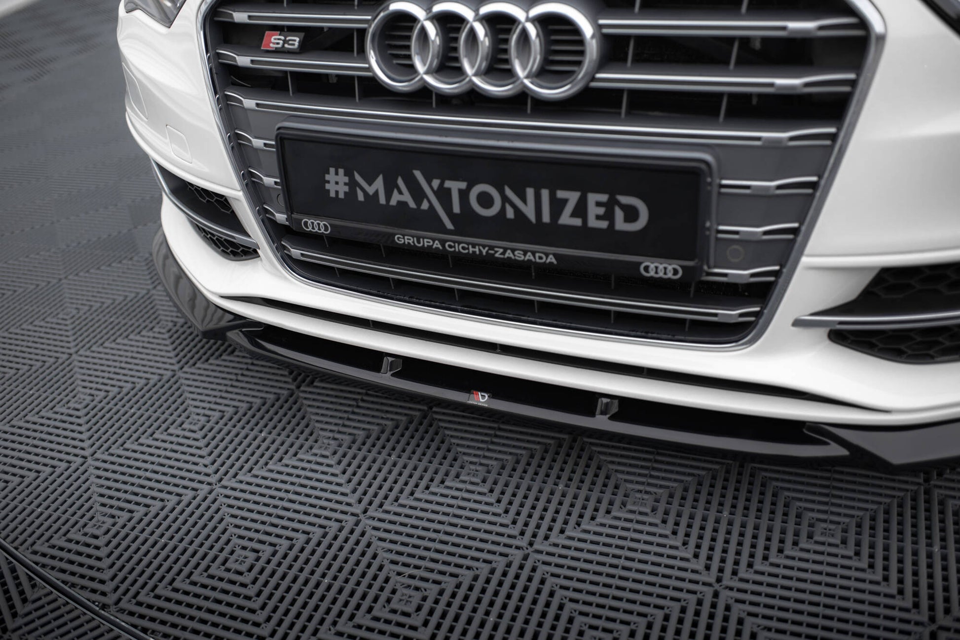 Maxton Front Ansatz V.2 für Audi S3 / A3 S-Line Sportback / Hatchback 8V schwarz Hochglanz