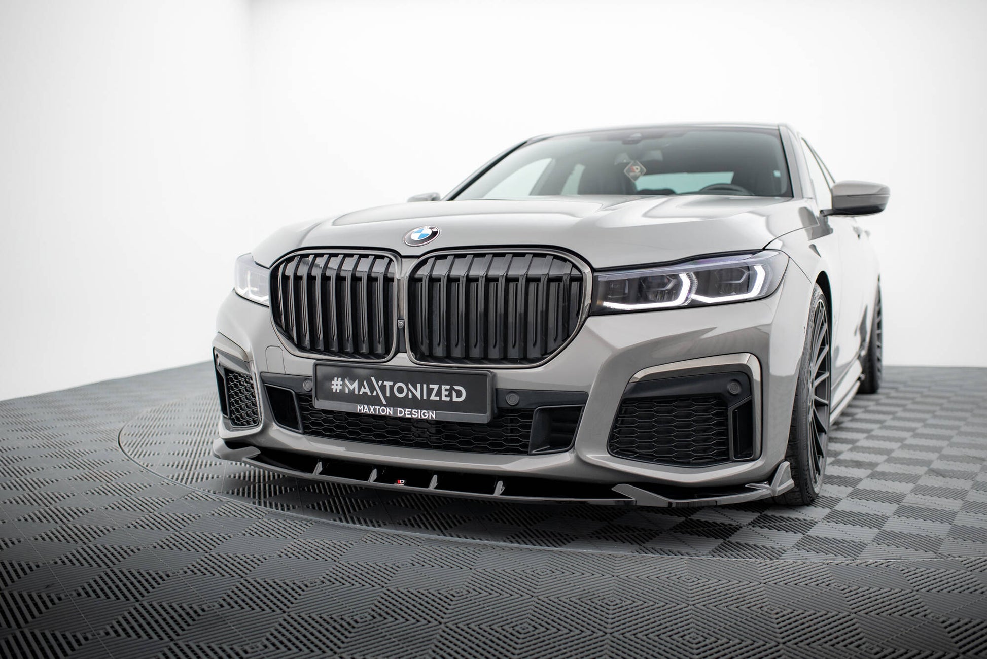 Maxton Front Ansatz V.5 für BMW 7 G11 M-Paket Facelift schwarz Hochglanz