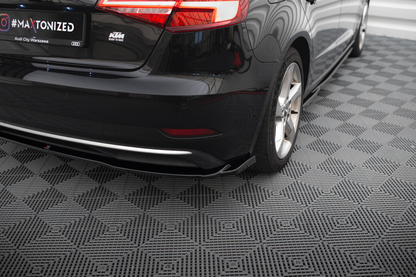 Maxton Heck Ansatz Flaps Diffusor für Audi A3 Sportback 8V Facelift schwarz Hochglanz