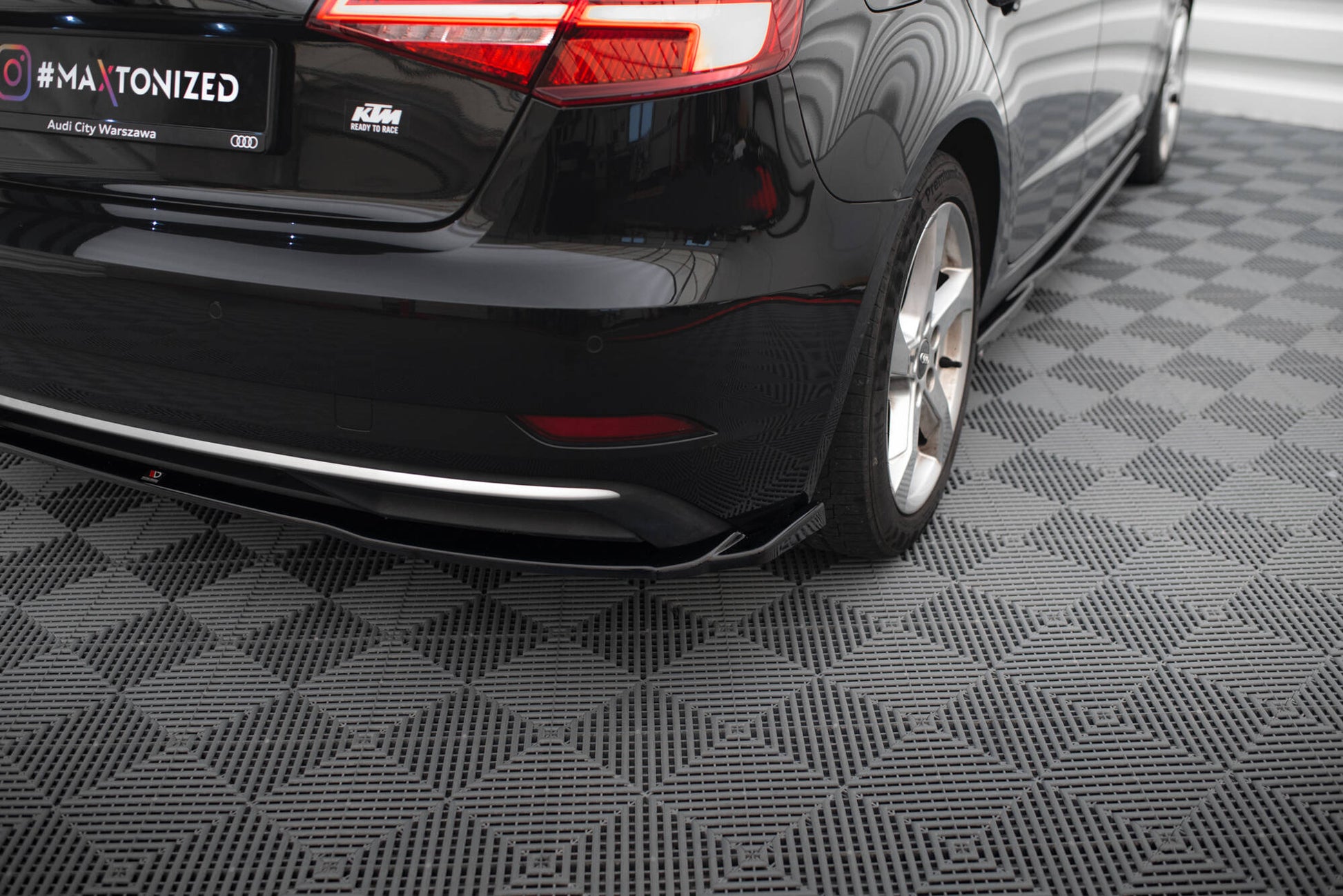 Maxton Heck Ansatz Flaps Diffusor für Audi A3 Sportback 8V Facelift schwarz Hochglanz