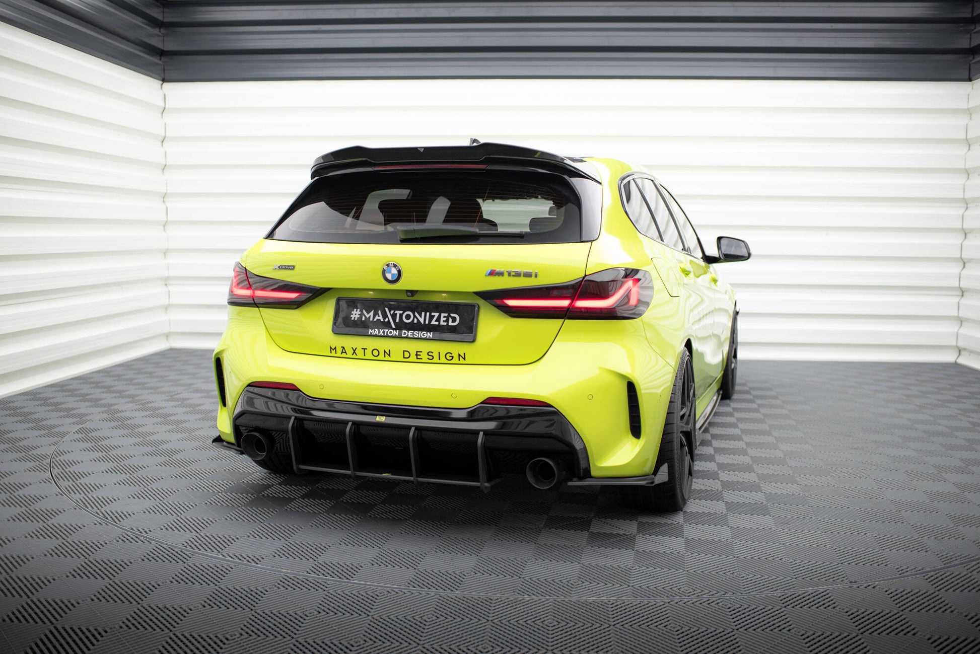 Maxton Hintere Seiten Flaps V.1 für BMW 1er F40 M-Paket / M135i schwarz Hochglanz