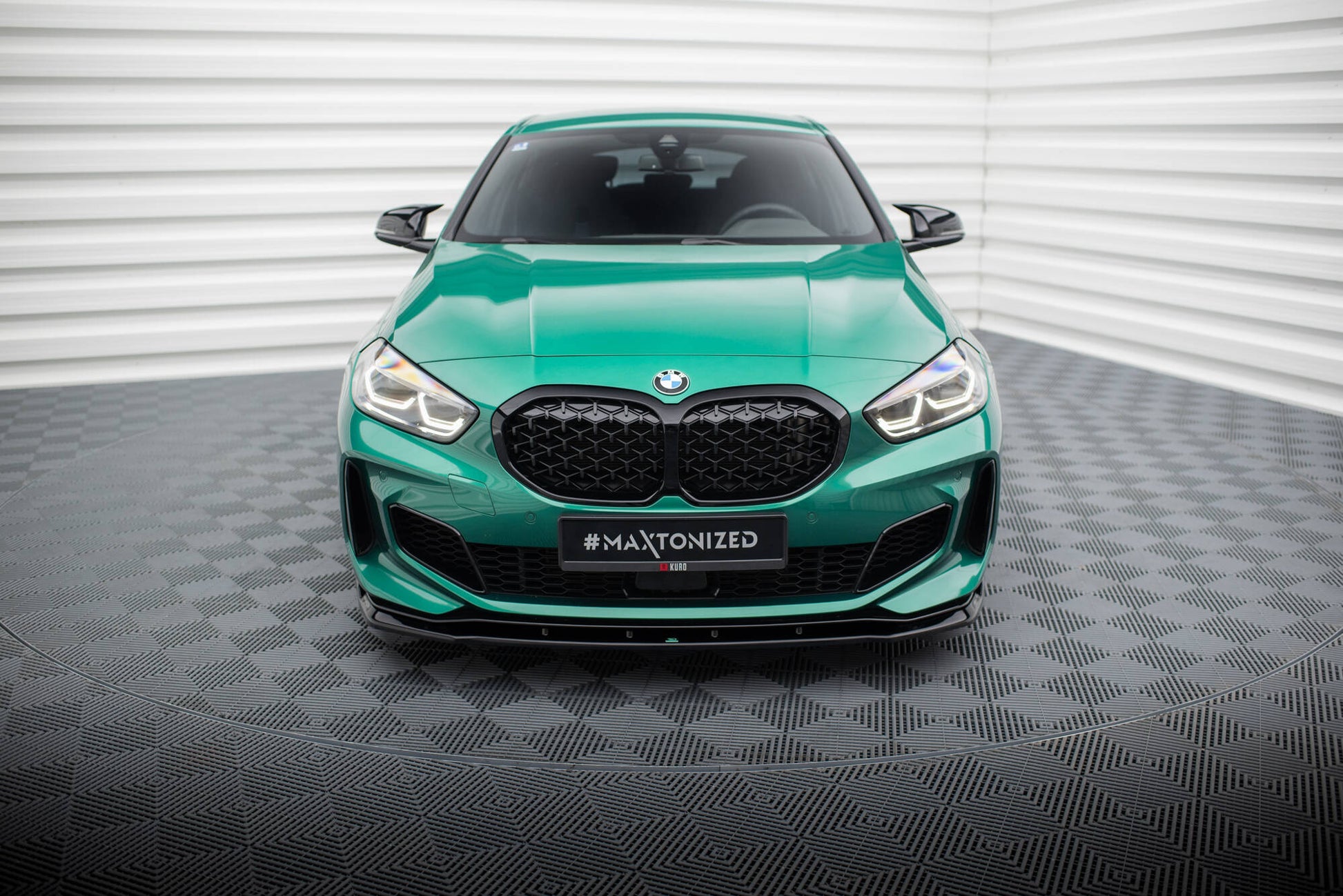 Maxton Front Ansatz für V.9 BMW M135i F40 schwarz Hochglanz