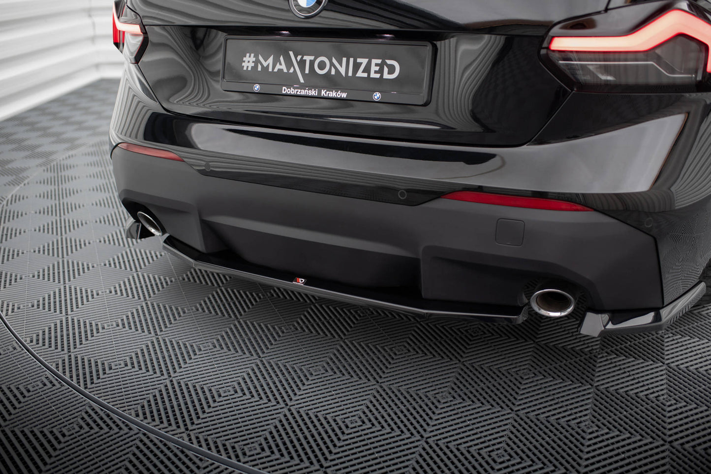 Maxton Zentrale Hinten Splitte BMW 2 Coupe G42 schwarz Hochglanz