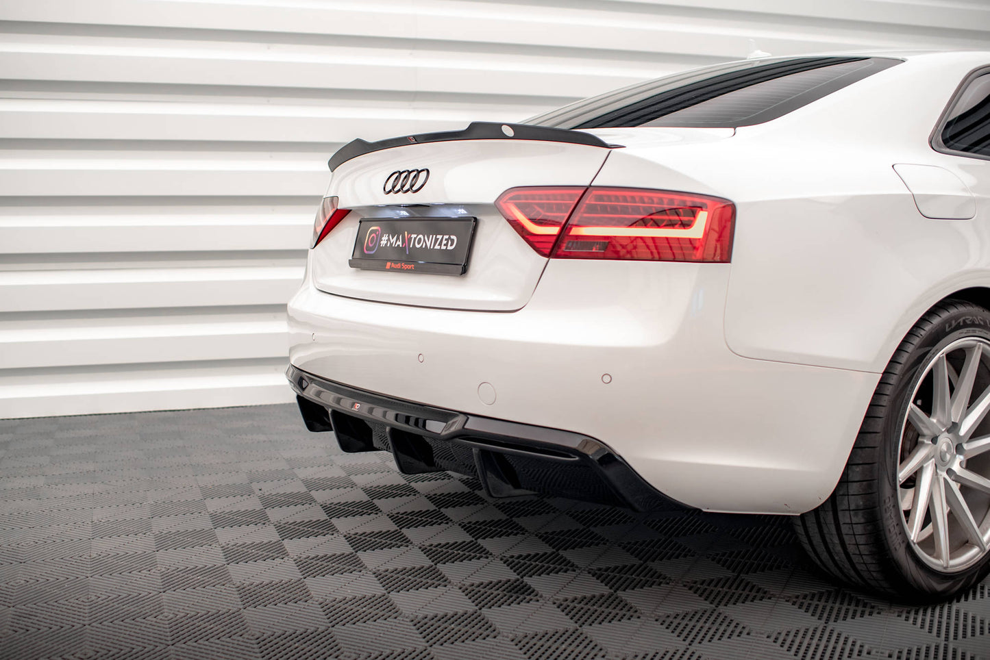 Maxton Diffusor Heck Ansatz für Audi A5 Coupe 8T Facelift (Version mit Doppelauspuff auf einer Seite)