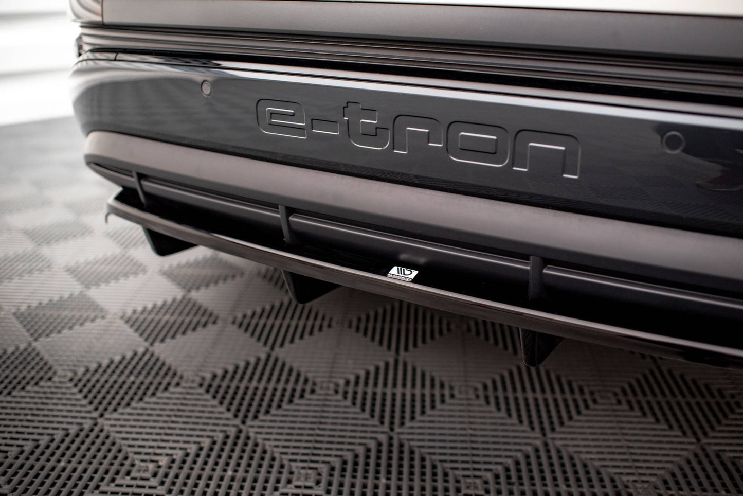 Maxton Mittlerer Diffusor Heck Ansatz DTM Look für Audi Q4 e-tron Sportback Mk1 schwarz Hochglanz