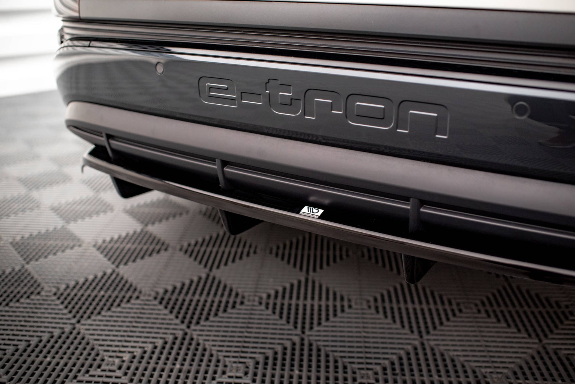 Maxton Mittlerer Diffusor Heck Ansatz DTM Look für Audi Q4 e-tron Sportback Mk1 schwarz Hochglanz