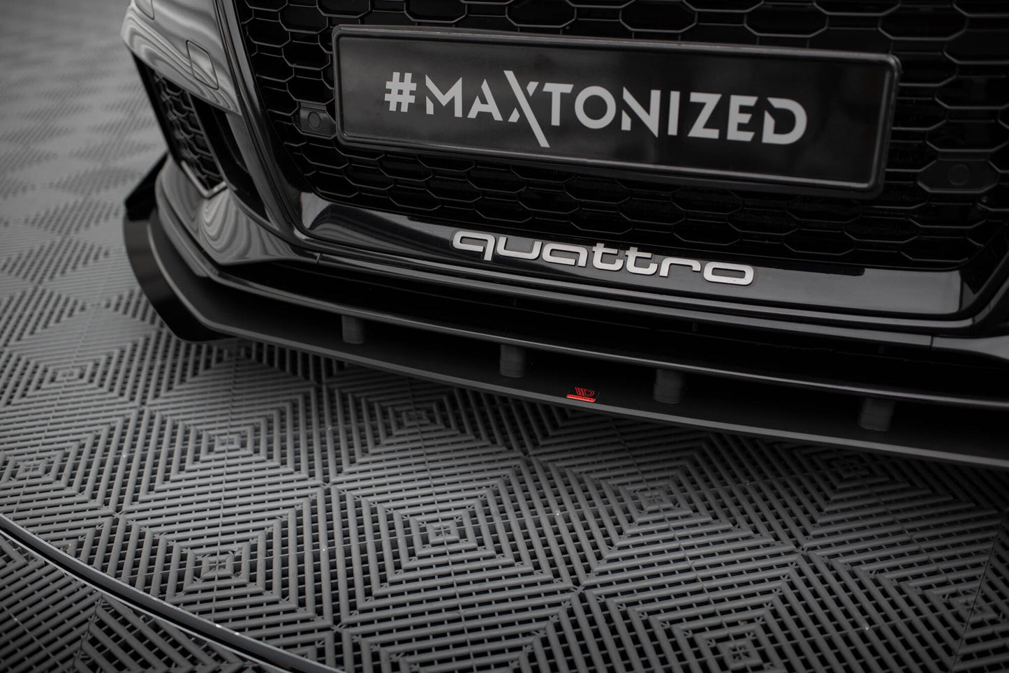 Maxton Street Pro Front Ansatz für +Flaps für V.1 + Flaps Audi RS3 Limousine 8V Facelift schwarz Hochglanz